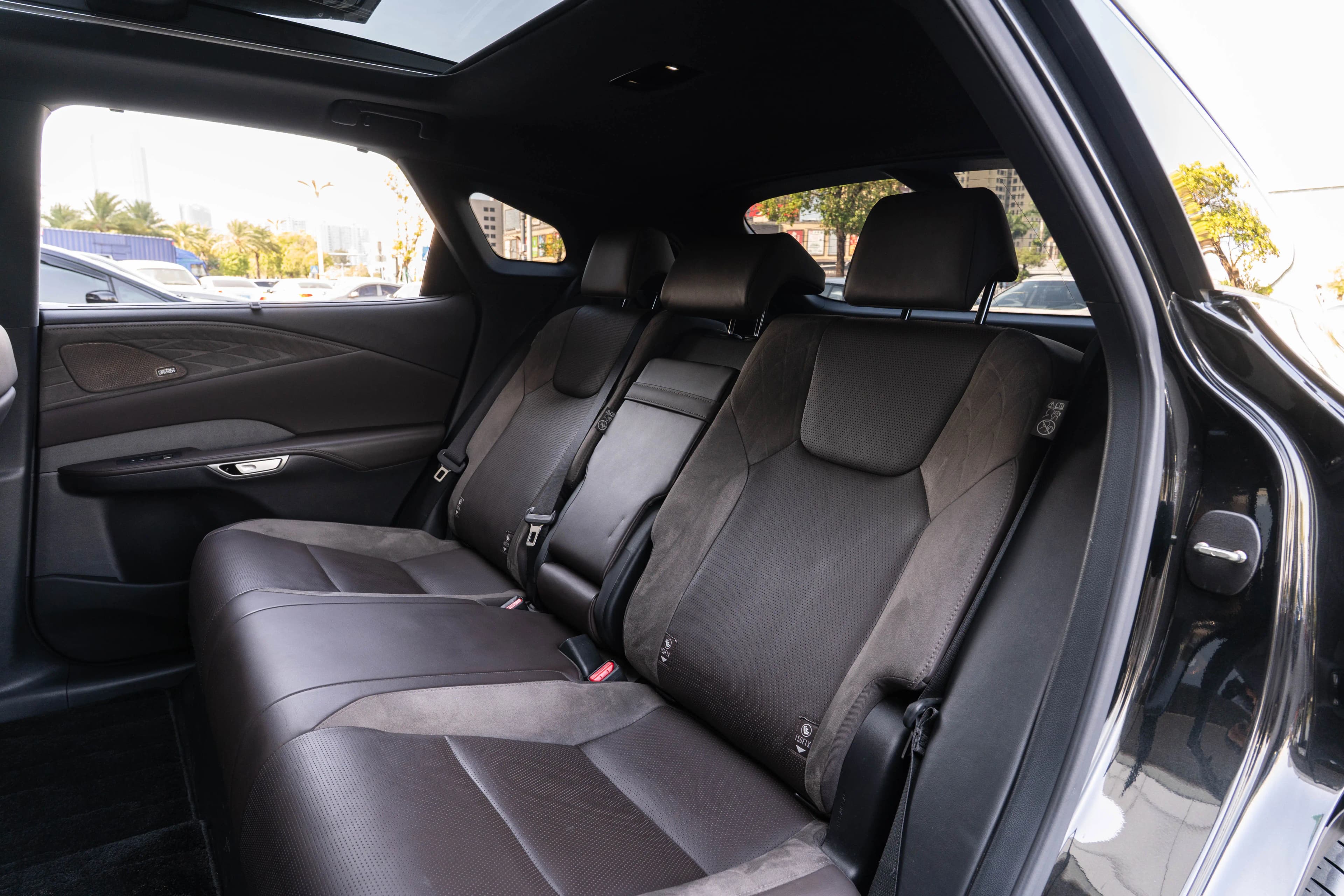 Lexus RX PHEV 2023 г. 34450 км. — фото 24