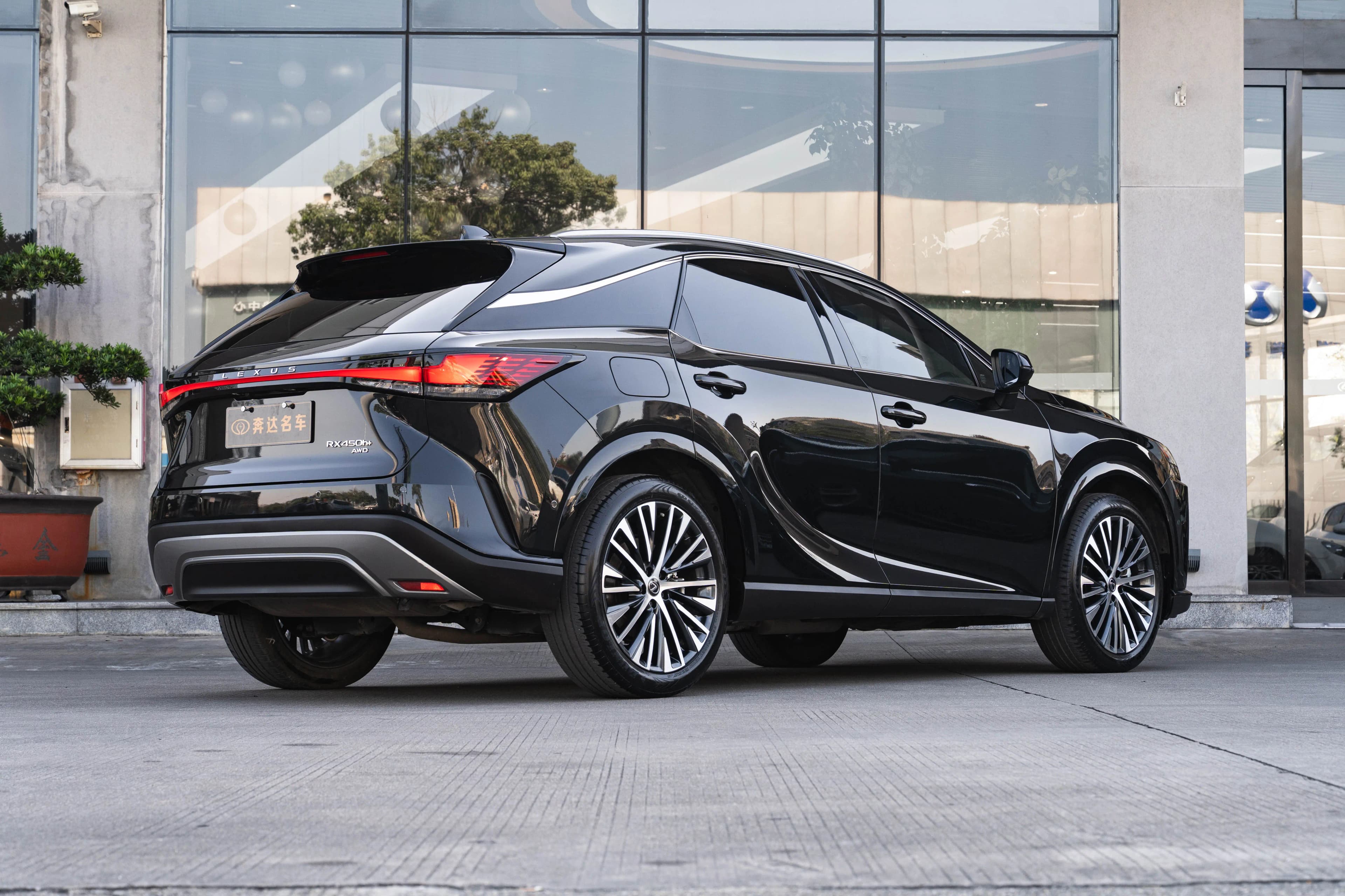 Lexus RX PHEV 2023 г. 34450 км. — фото 5