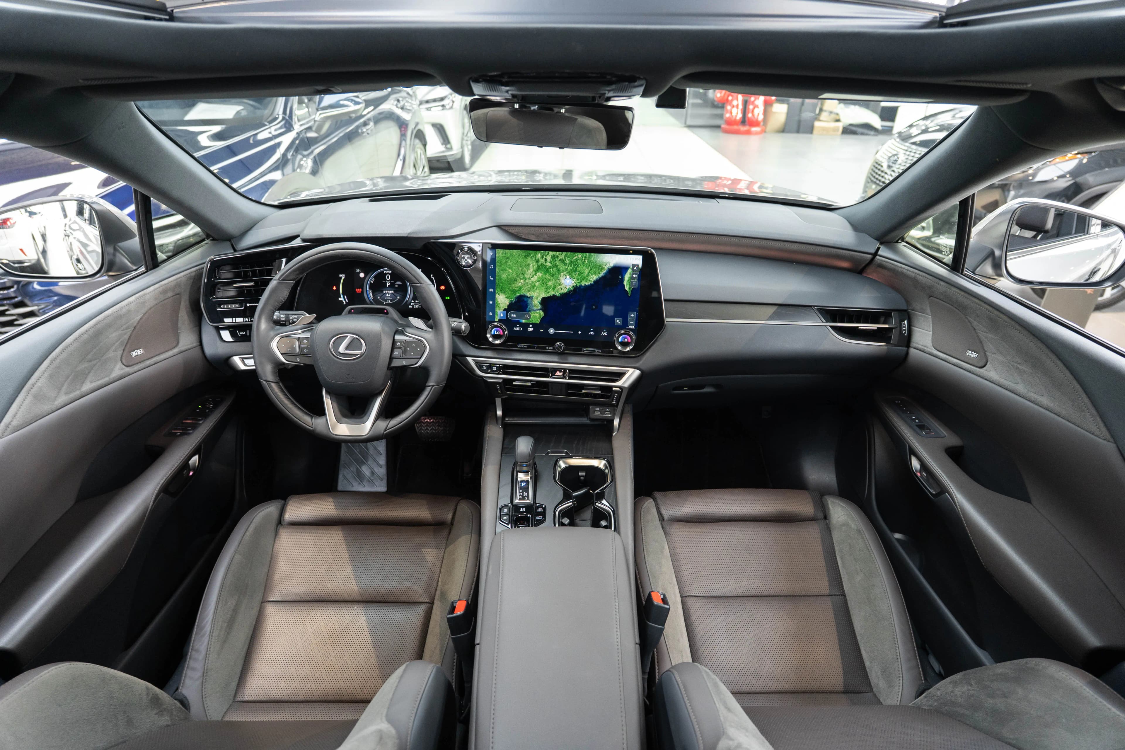 Lexus RX PHEV 2023 г. 6949 км. — фото 16