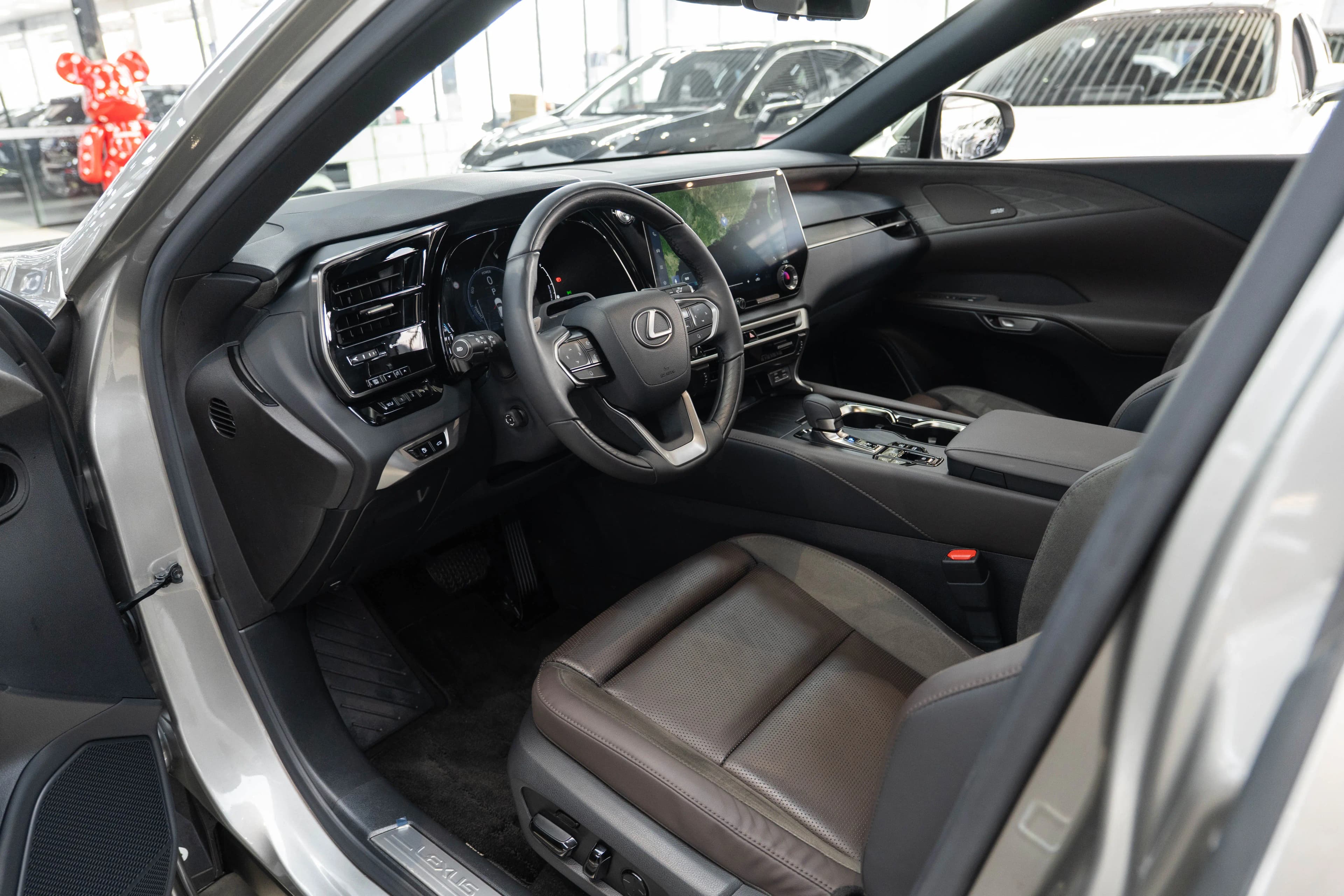 Lexus RX PHEV 2023 г. 6949 км. — фото 21
