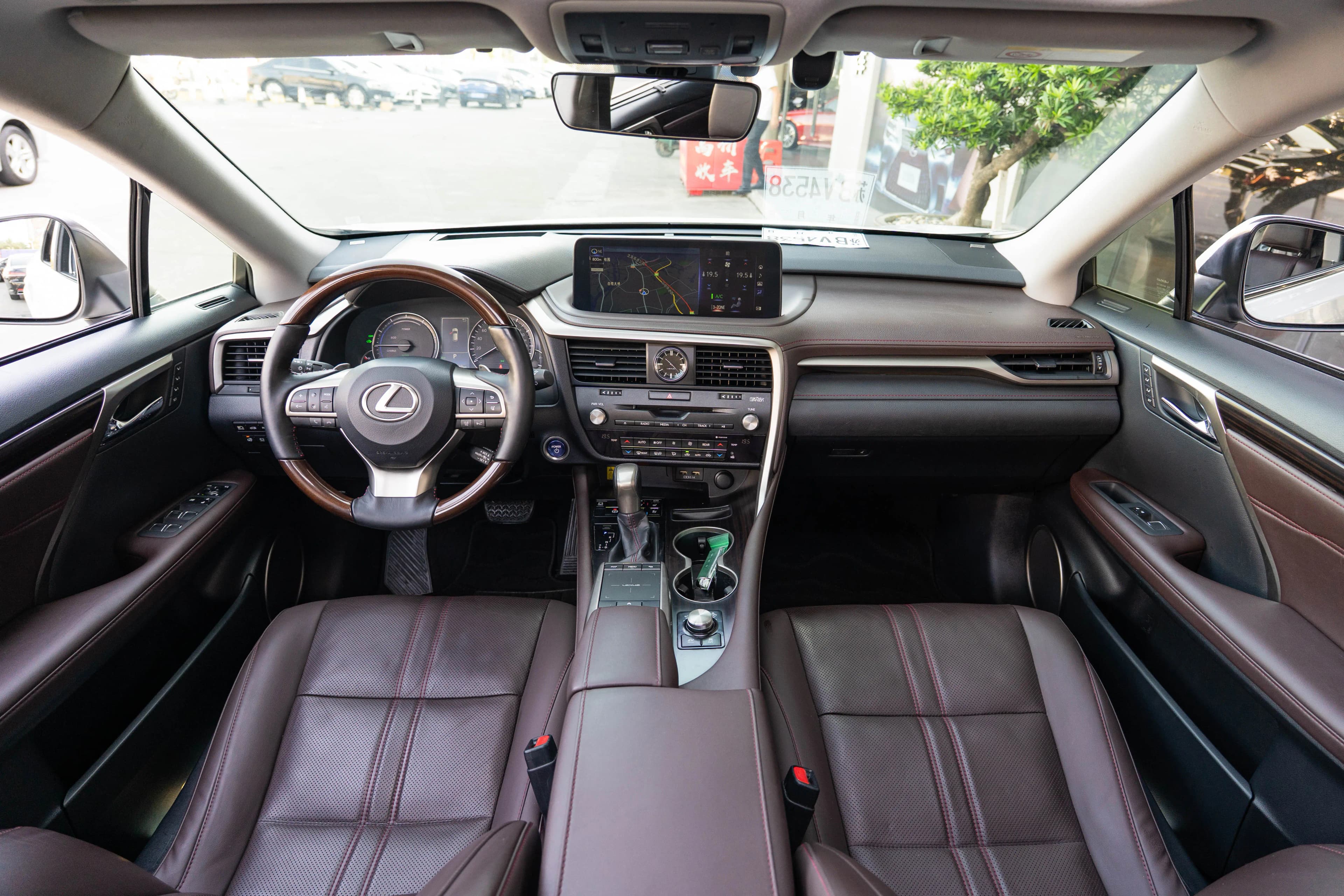 Lexus RX 2021 г. 136648 км. — фото 17
