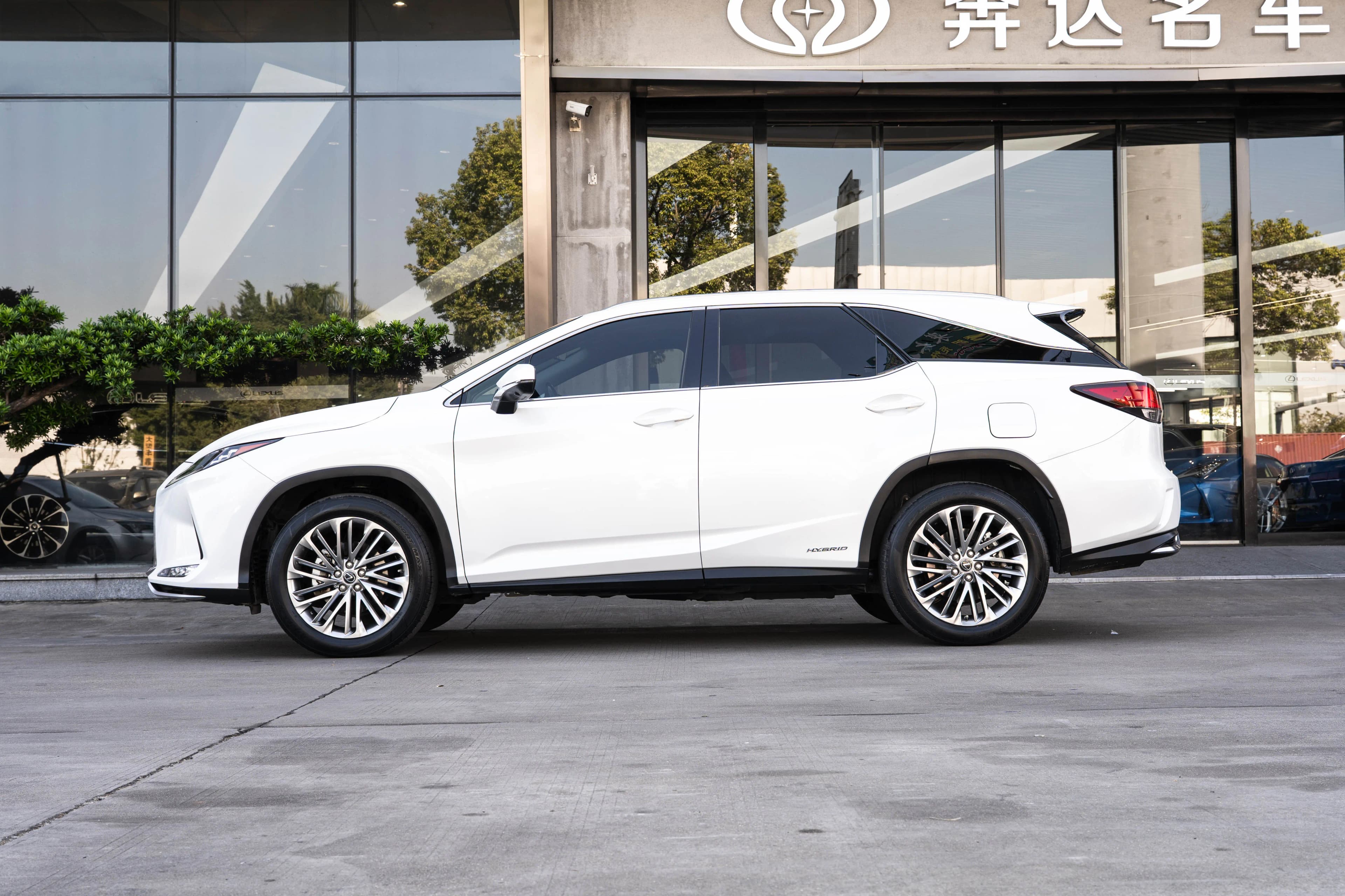 Lexus RX 2021 г. 136648 км. — фото 3