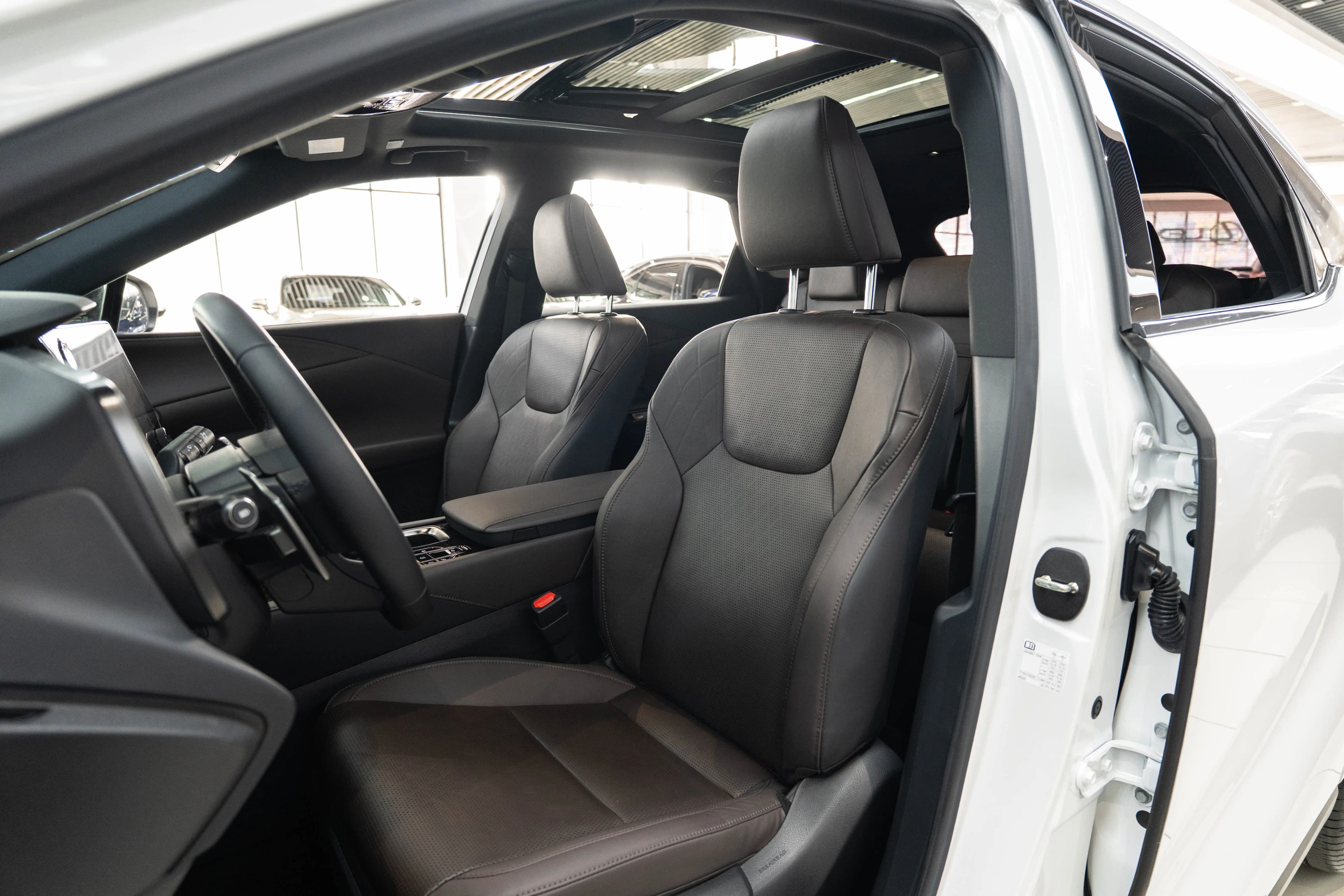 Lexus RX 2023 г. 7147 км. — фото 17