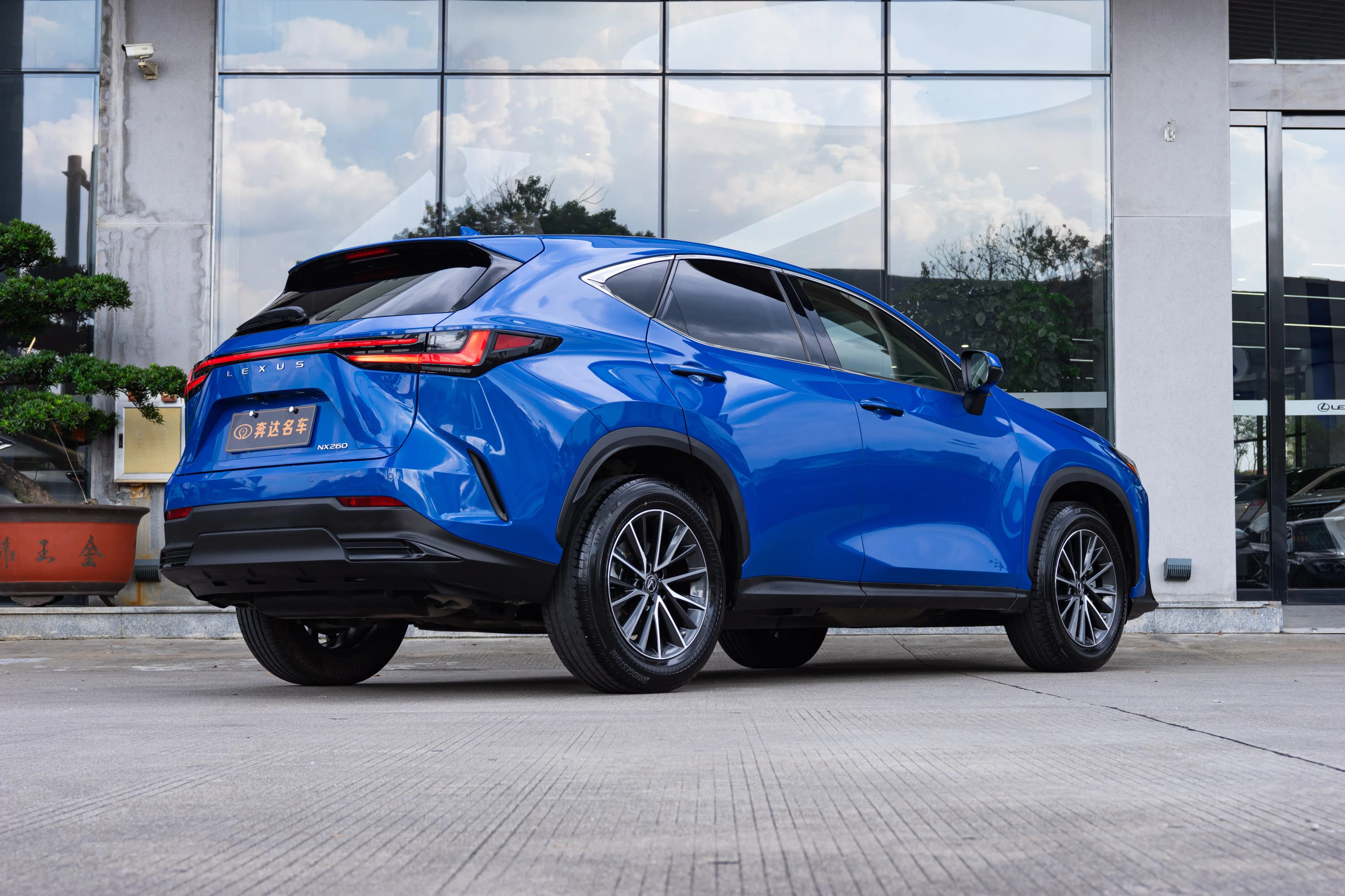 Lexus NX 2022 г. 13807 км. — фото 5
