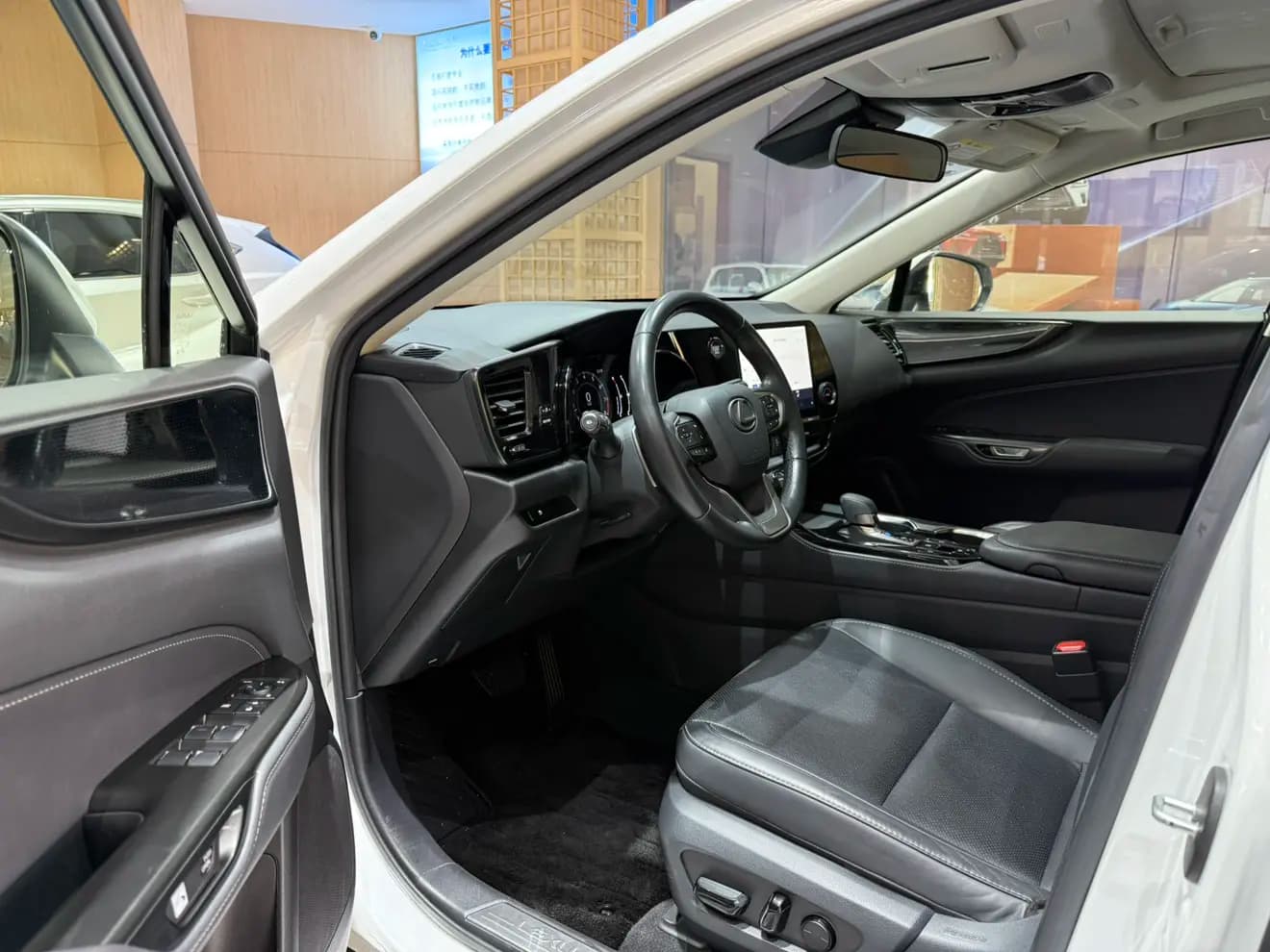 Lexus NX 2023 г. 35009 км. — фото 11
