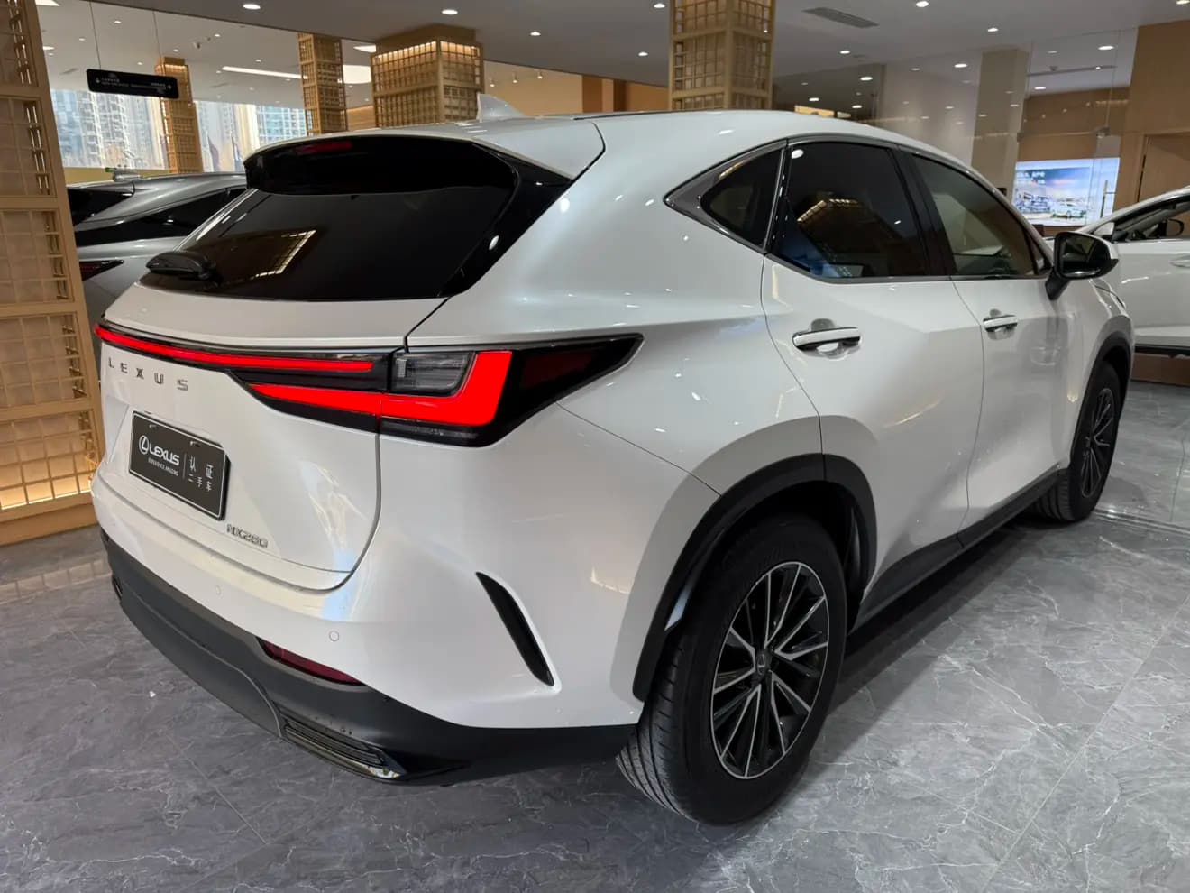 Lexus NX 2023 г. 35009 км. — фото 4