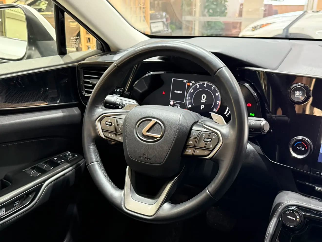 Lexus NX 2023 г. 35009 км. — фото 8