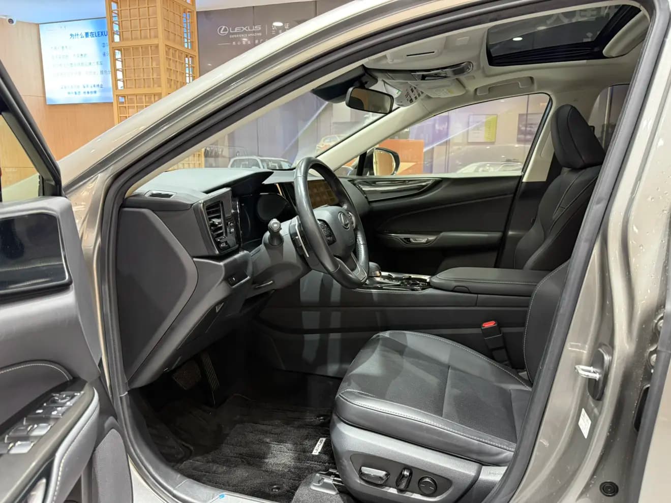 Lexus NX 2023 г. 39010 км. — фото 9