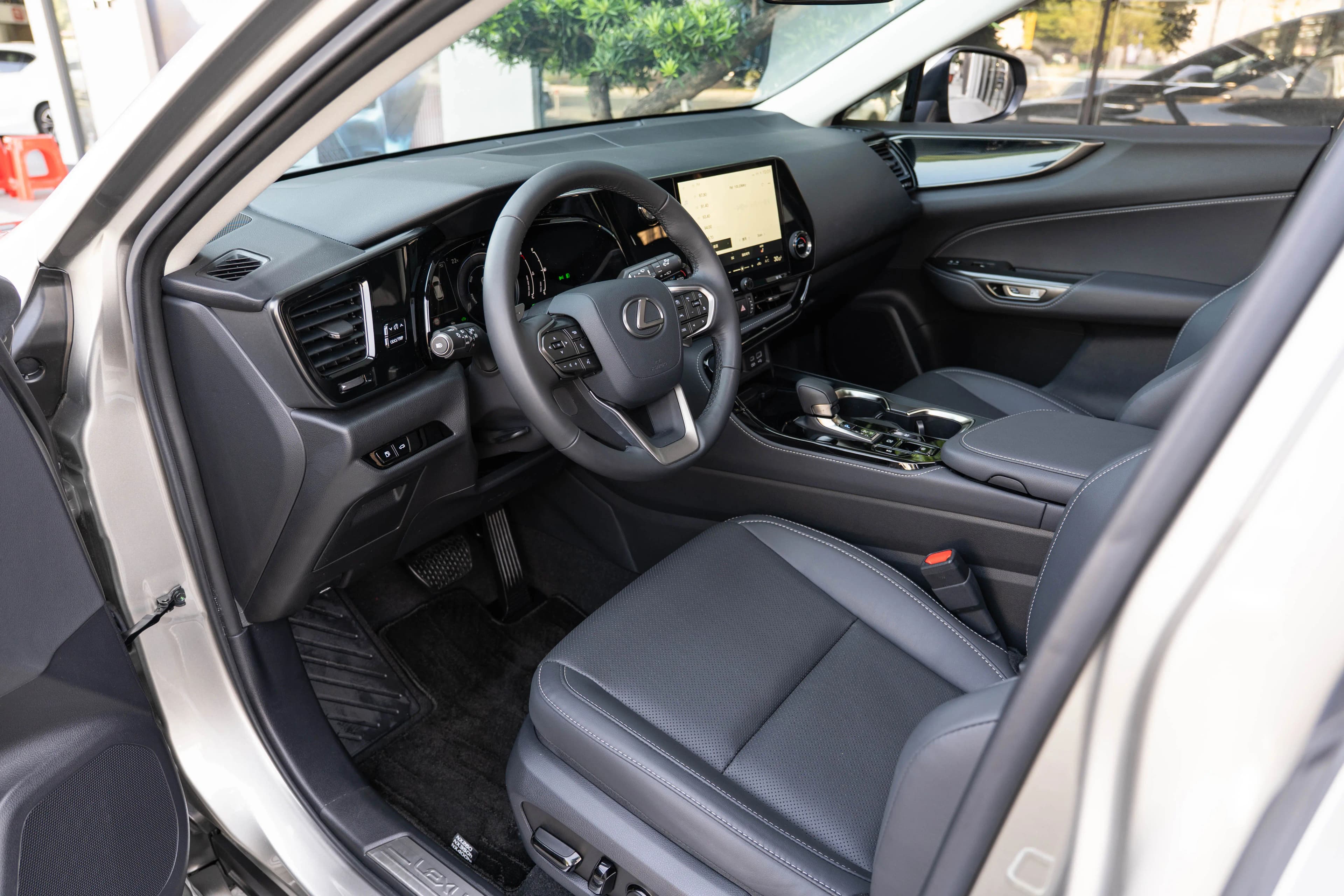 Lexus NX 2023 г. 17811 км. — фото 13