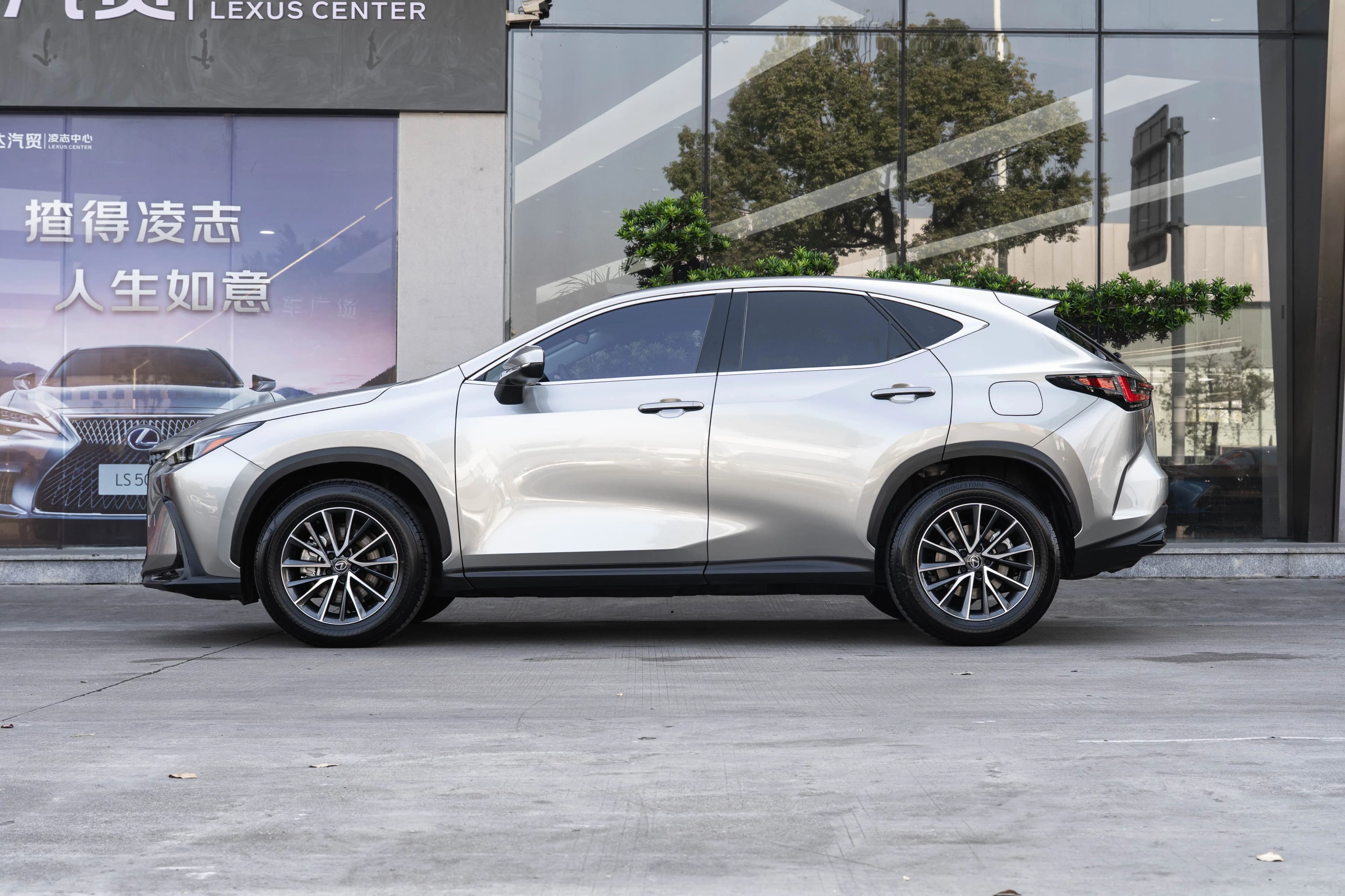 Lexus NX 2023 г. 17811 км. — фото 3