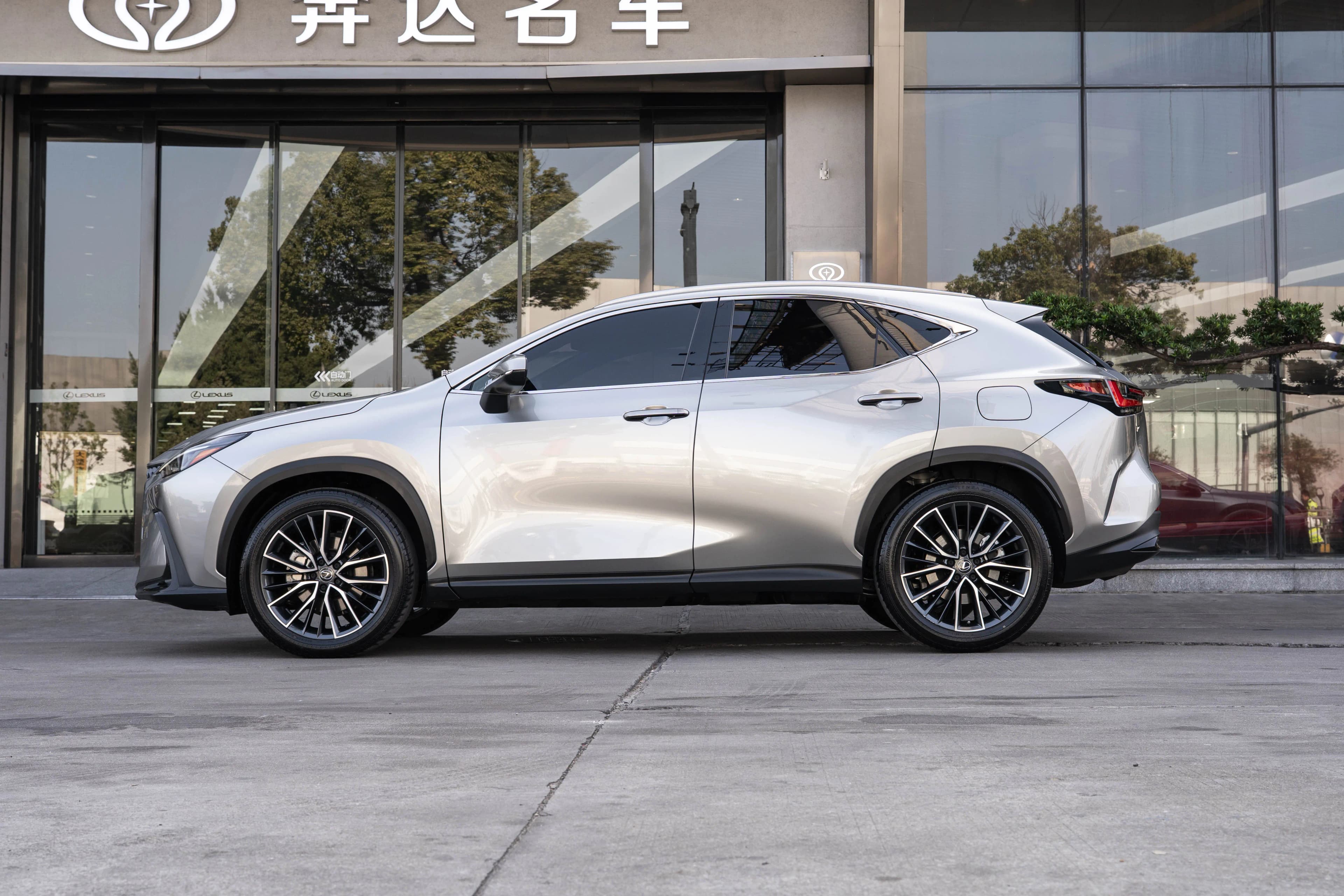 Lexus NX 2023 г. 24712 км. — фото 3