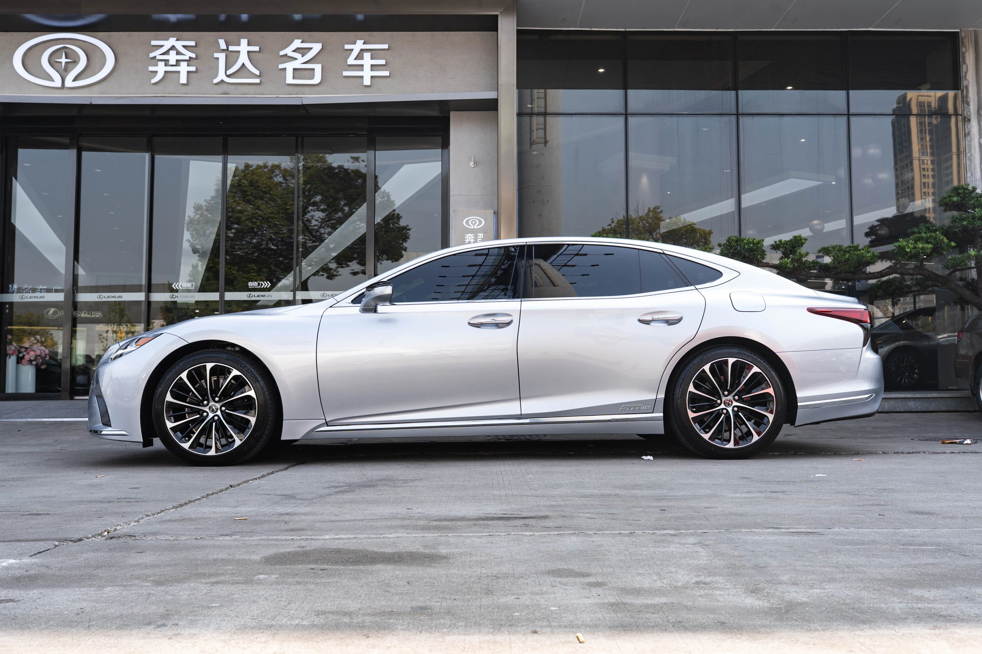 Lexus LS 2022 г. 27957 км. — фото 3