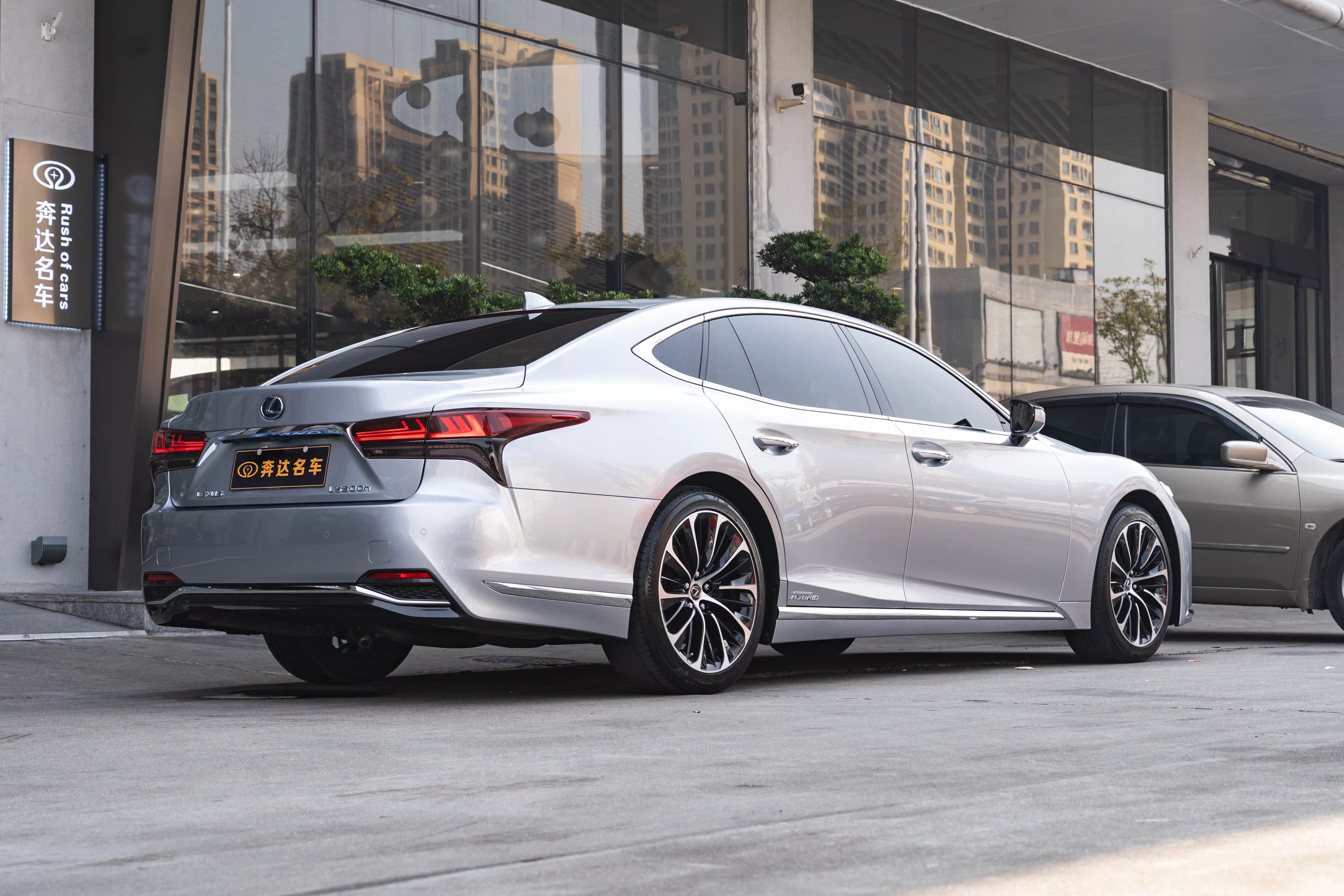 Lexus LS 2022 г. 27957 км. — фото 5