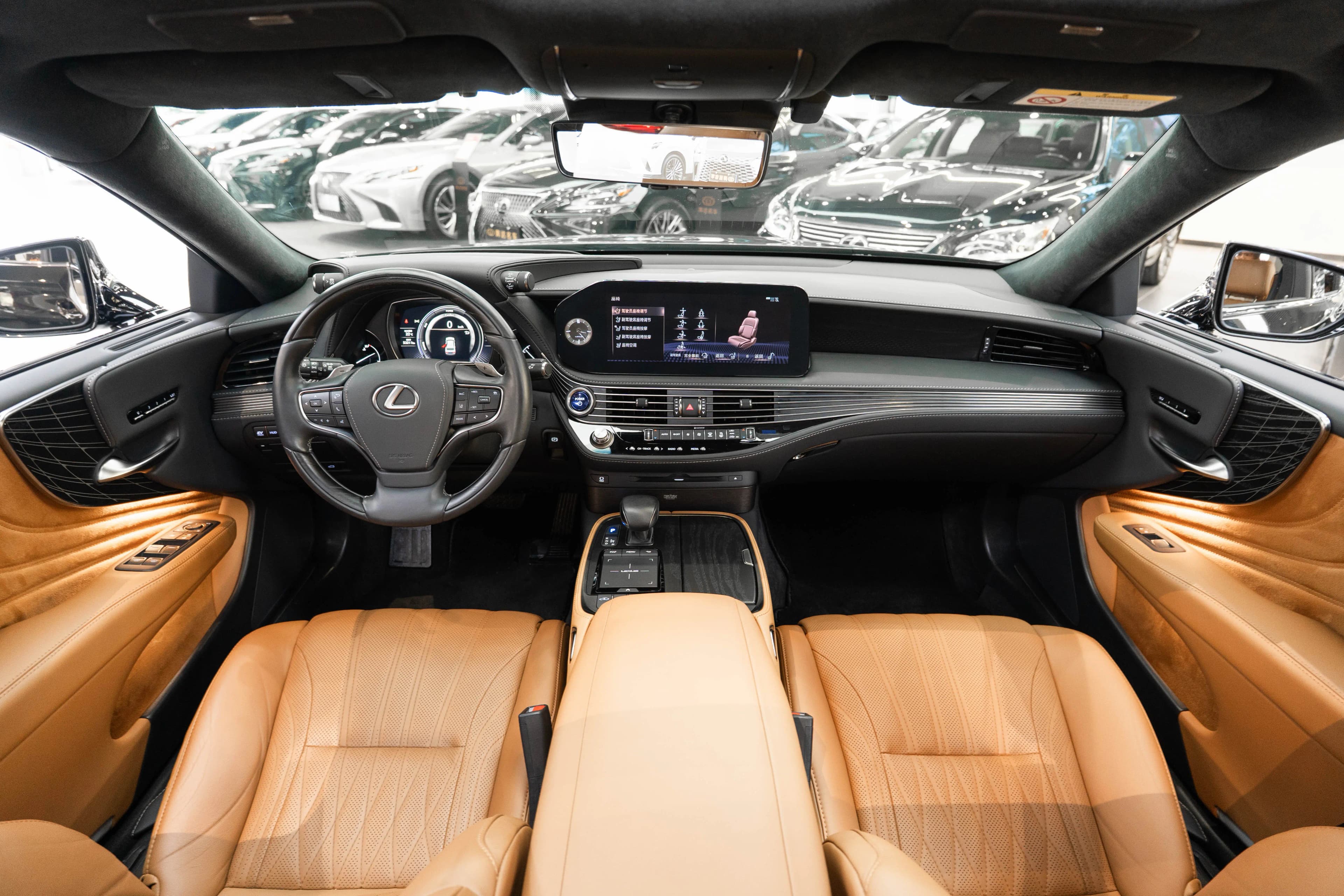 Lexus LS 2022 г. 53258 км. — фото 17