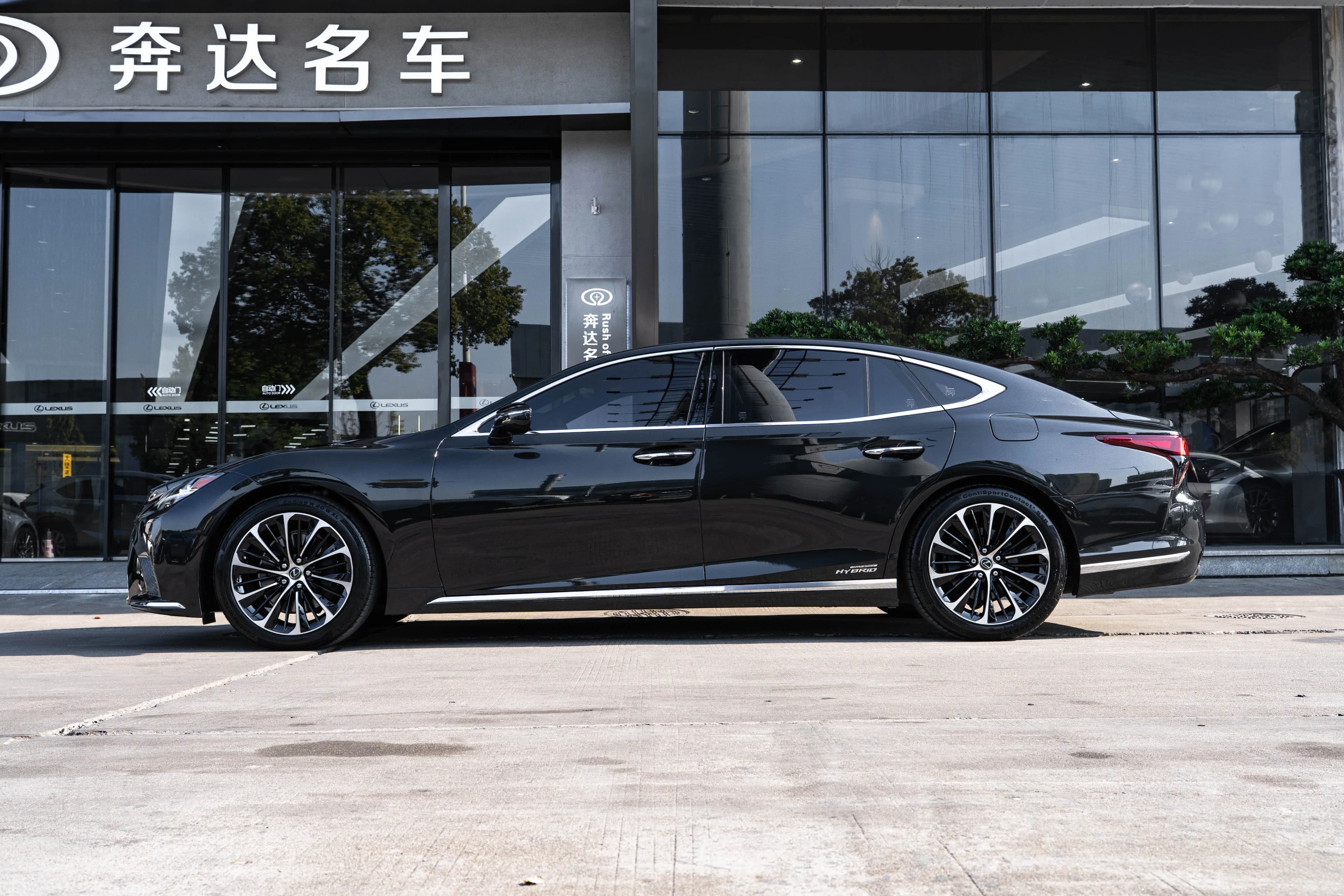 Lexus LS 2022 г. 53258 км. — фото 3