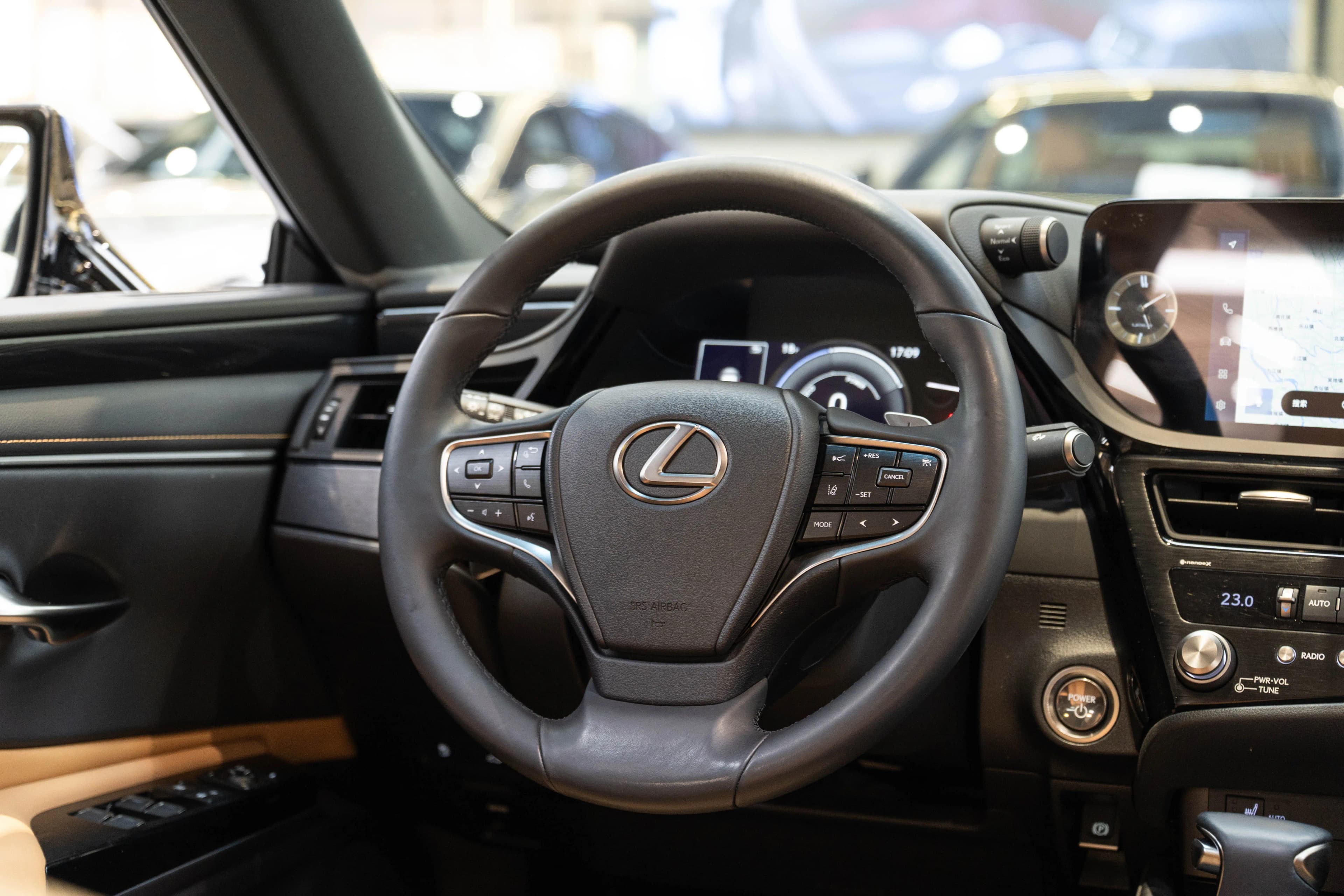 Lexus ES 2023 г. 30344 км. — фото 15