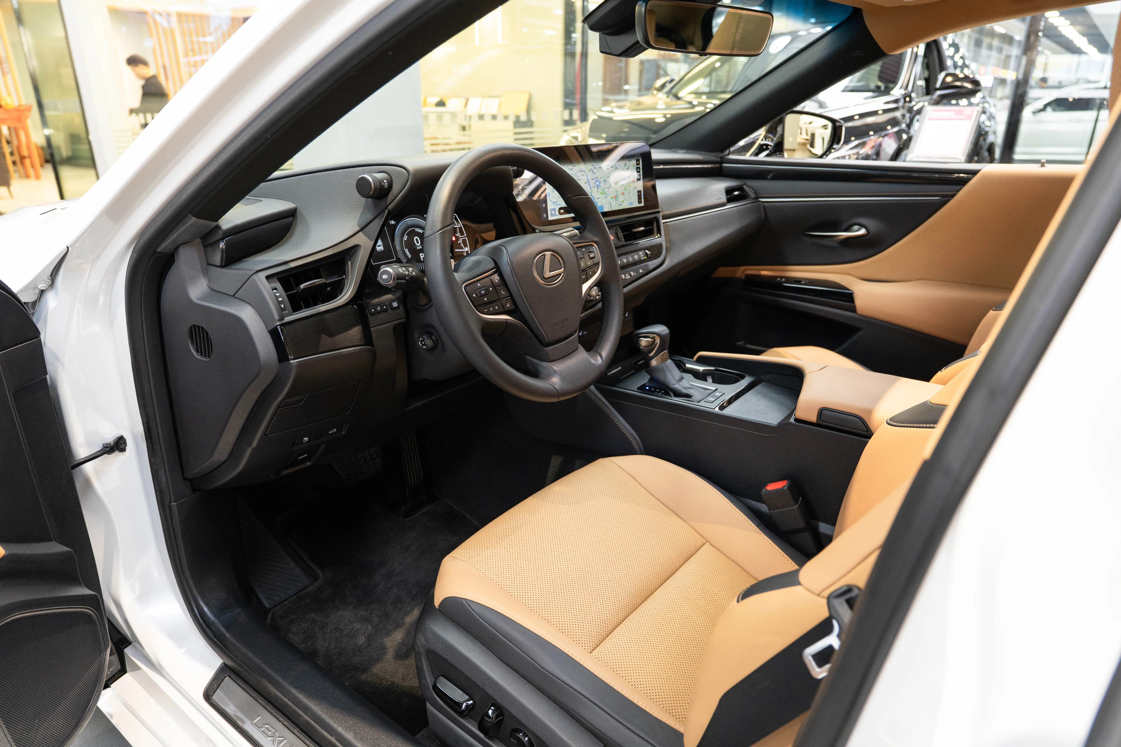 Lexus ES 2023 г. 30344 км. — фото 19