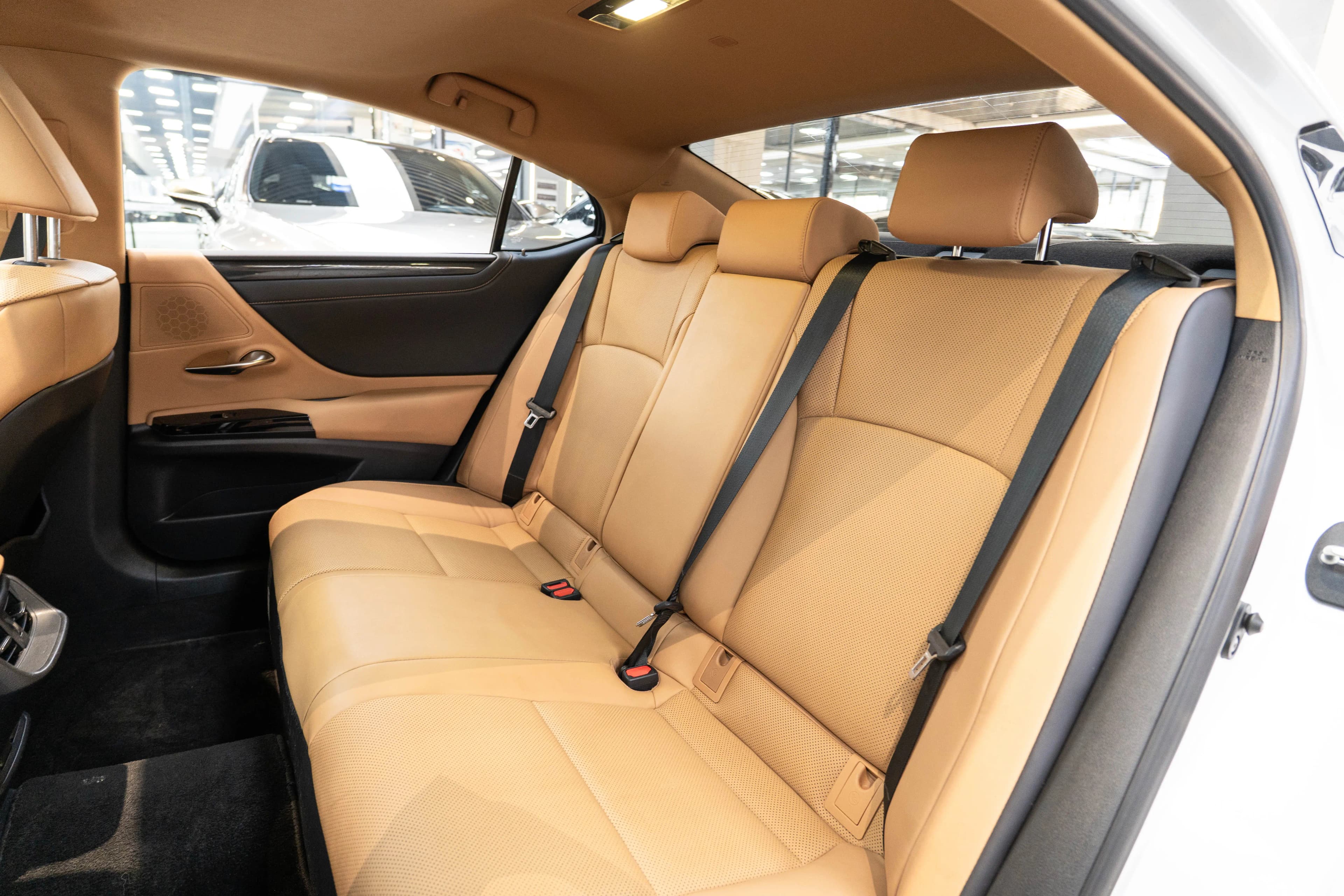 Lexus ES 2023 г. 30344 км. — фото 22