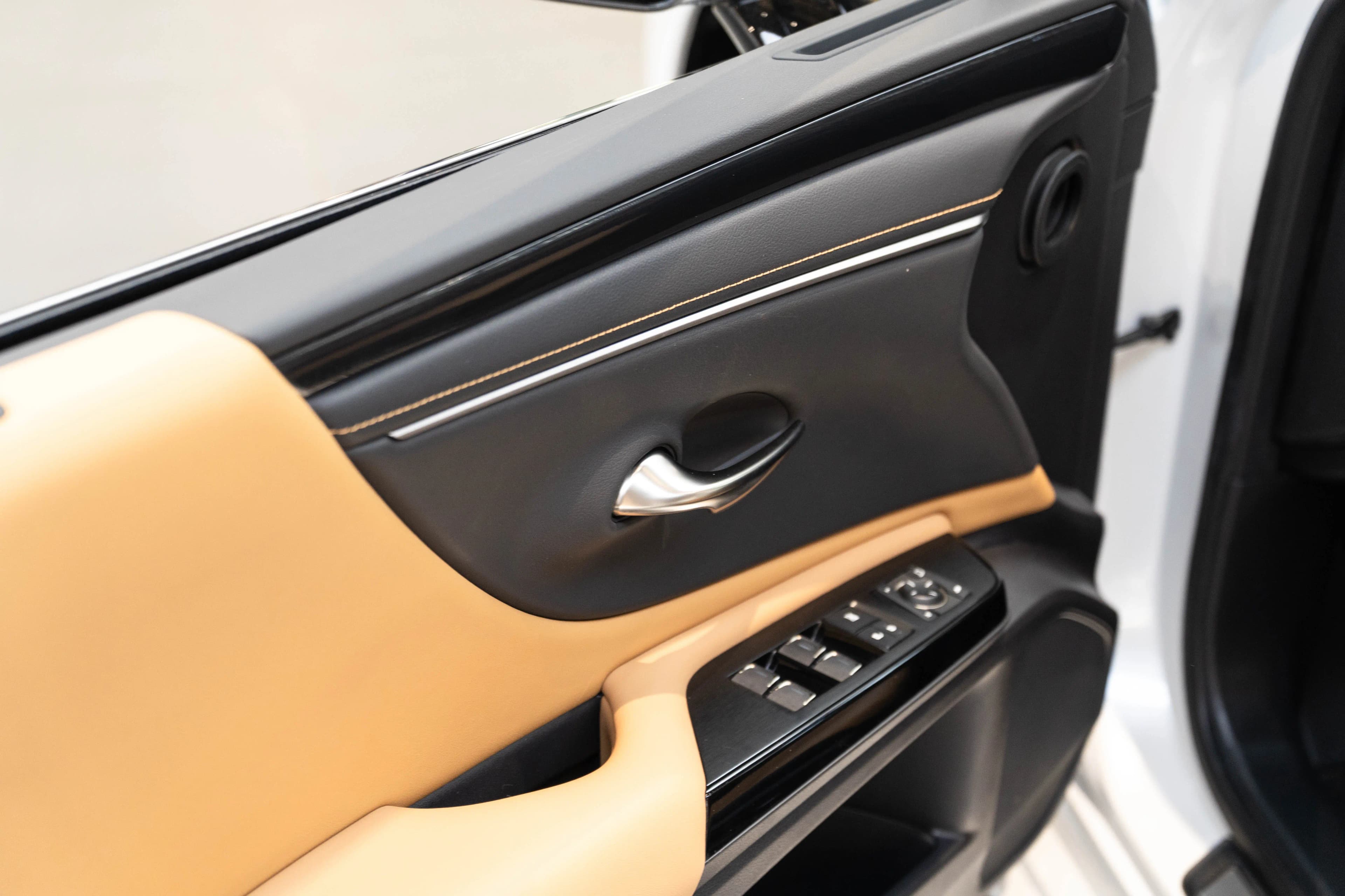Lexus ES 2023 г. 30344 км. — фото 23