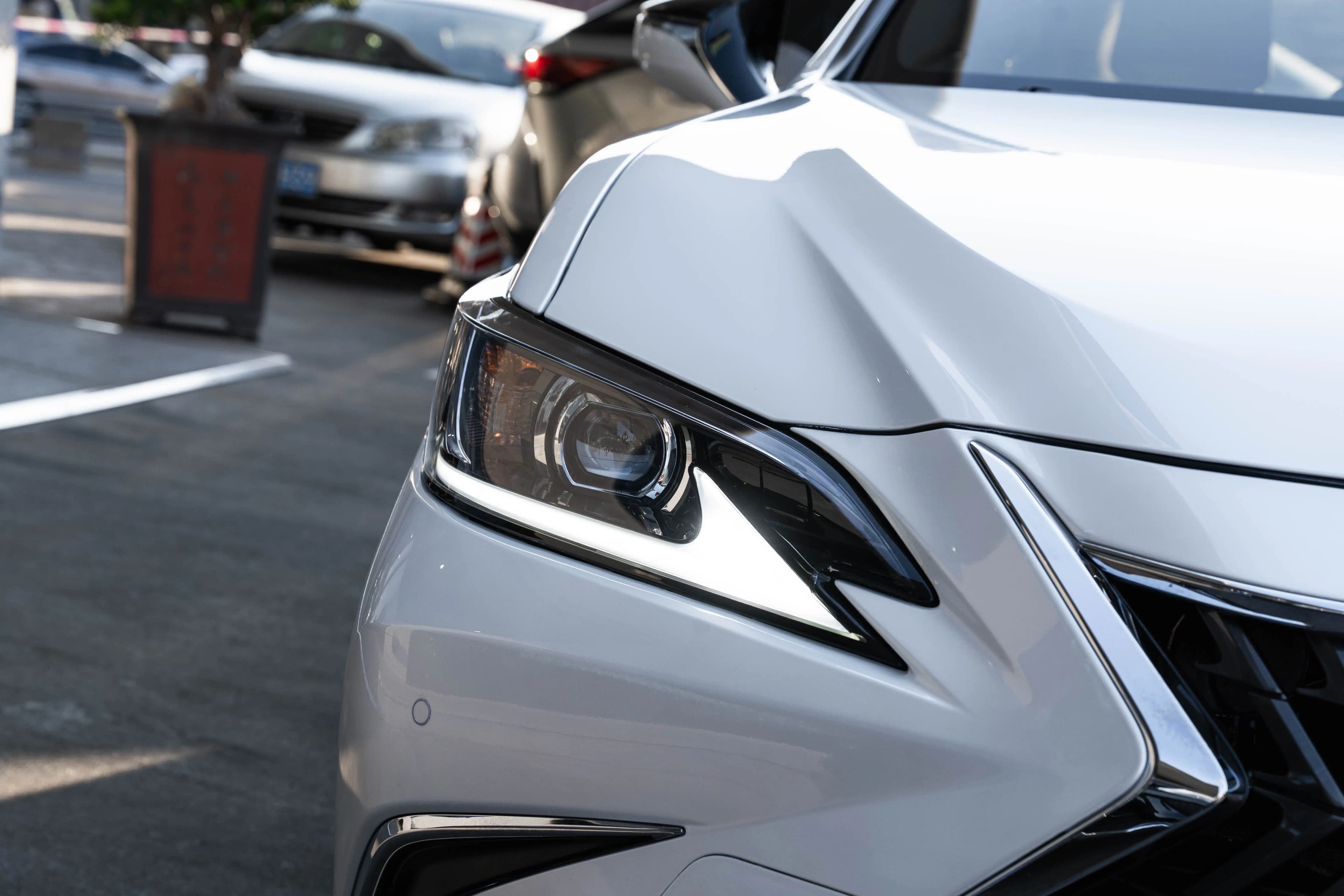 Lexus ES 2023 г. 30344 км. — фото 6