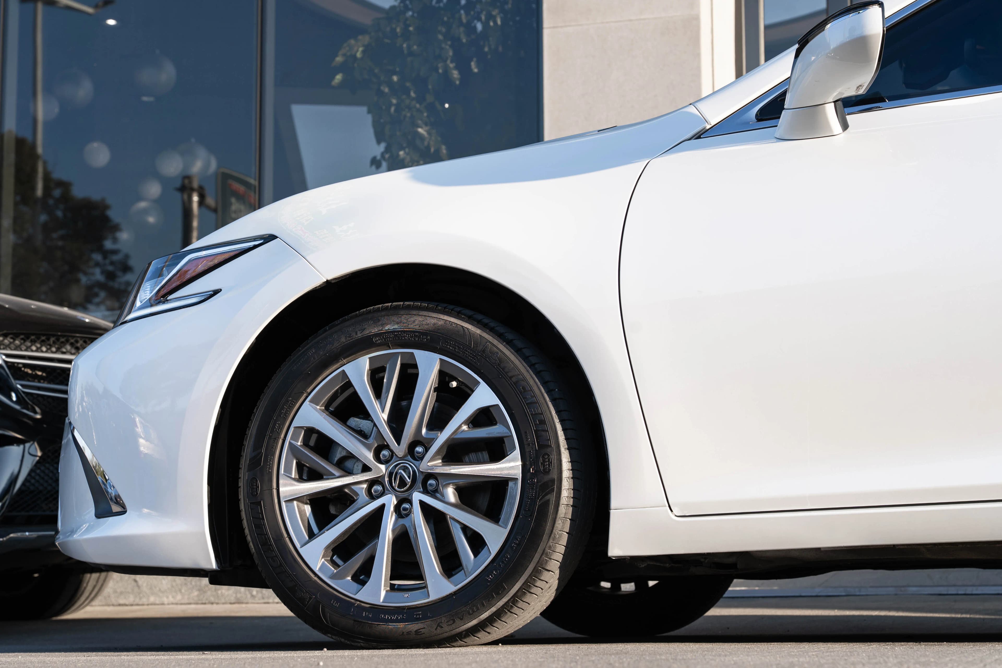 Lexus ES 2023 г. 30344 км. — фото 7