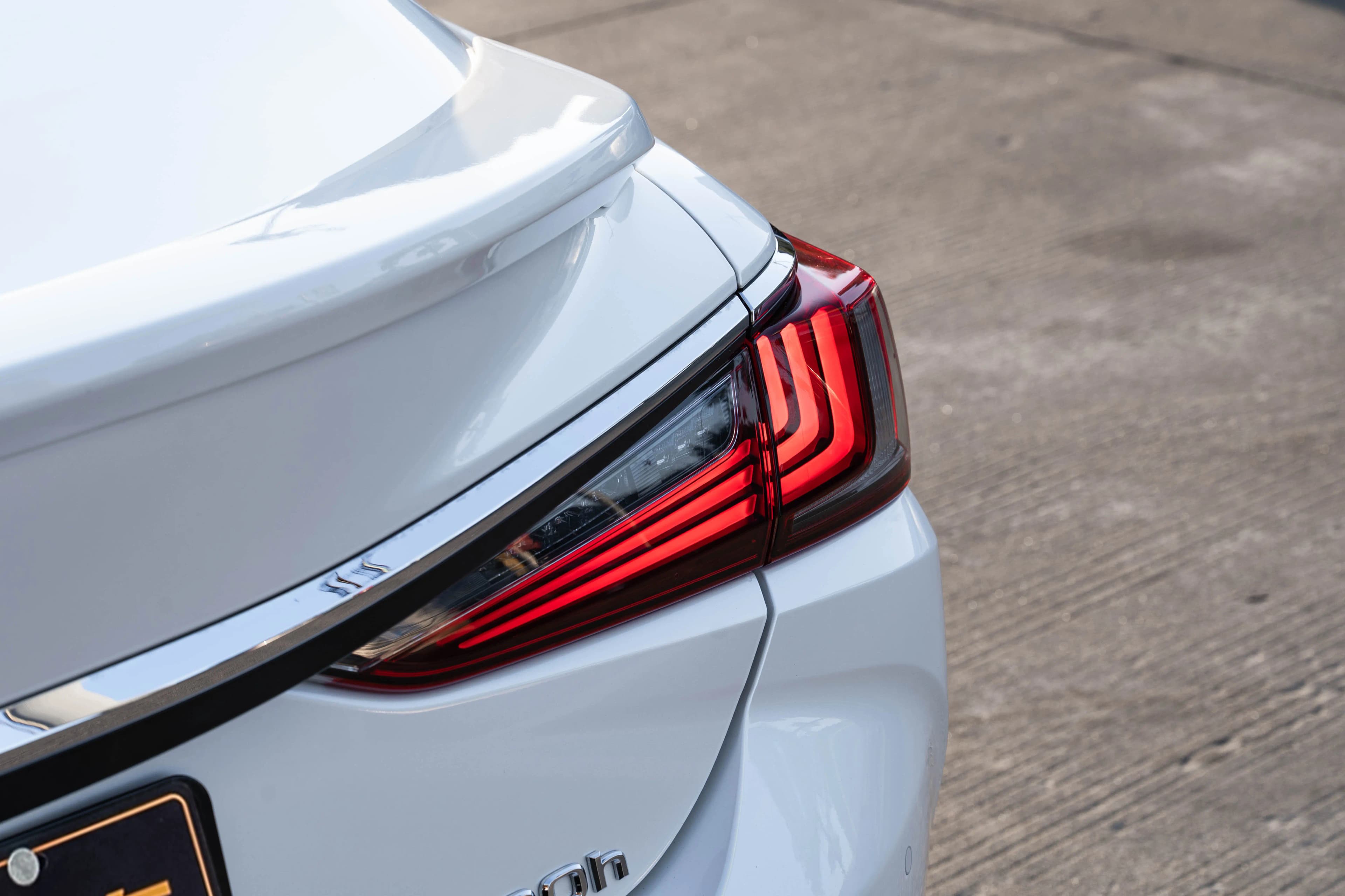 Lexus ES 2023 г. 30344 км. — фото 10