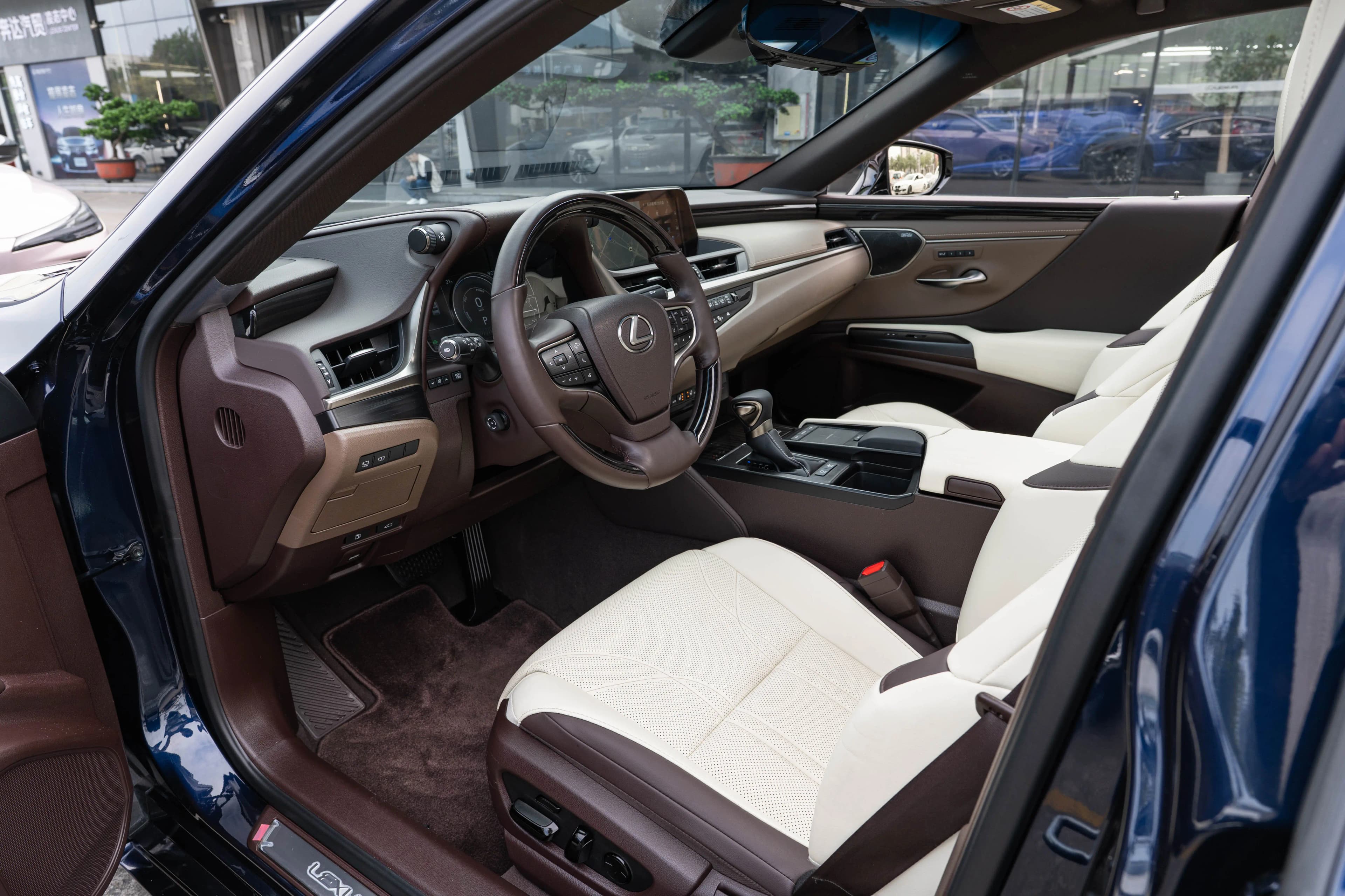 Lexus ES 2021 г. 45845 км. — фото 21