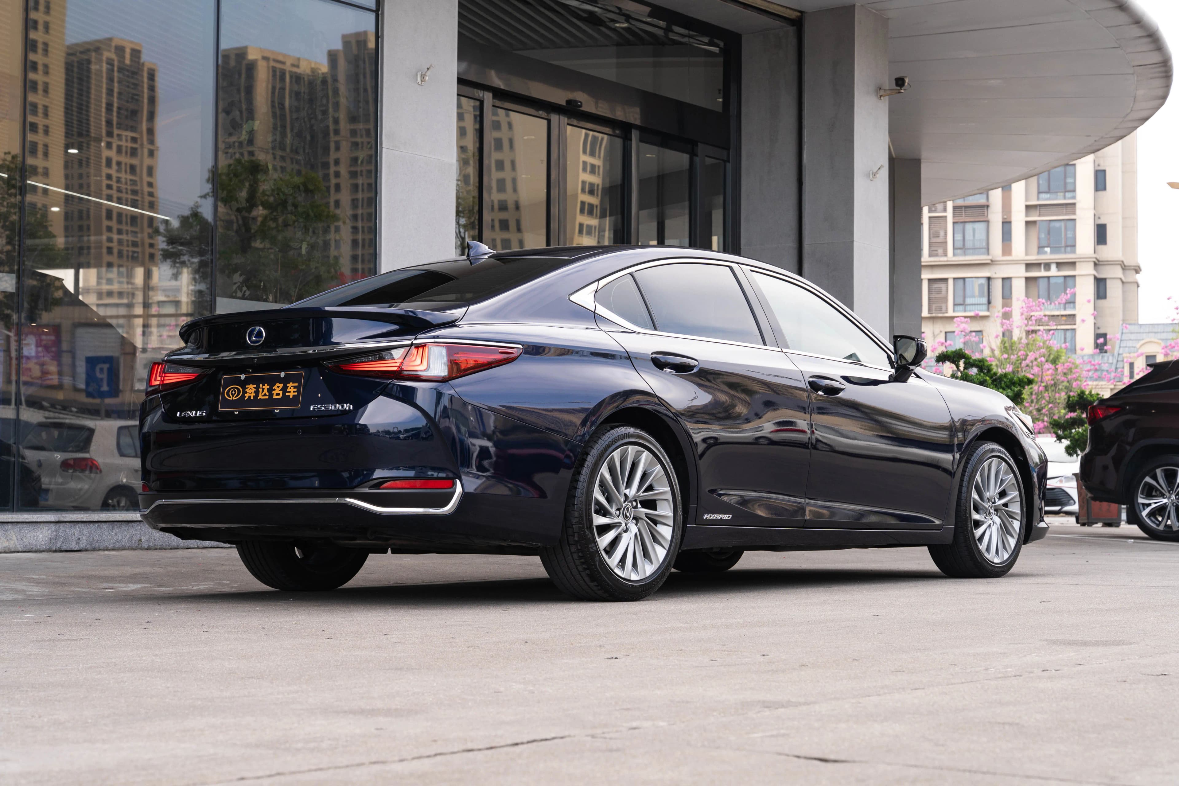 Lexus ES 2021 г. 45845 км. — фото 5
