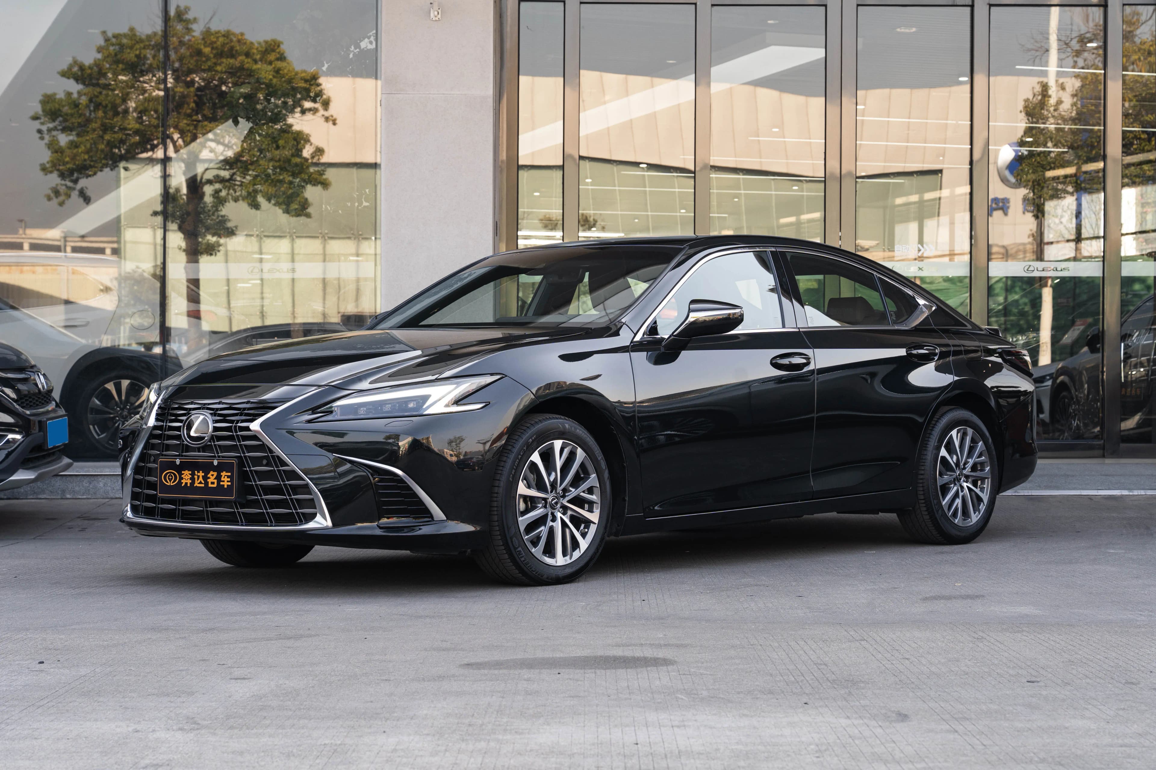 Lexus ES 2025 г. 2646 км.