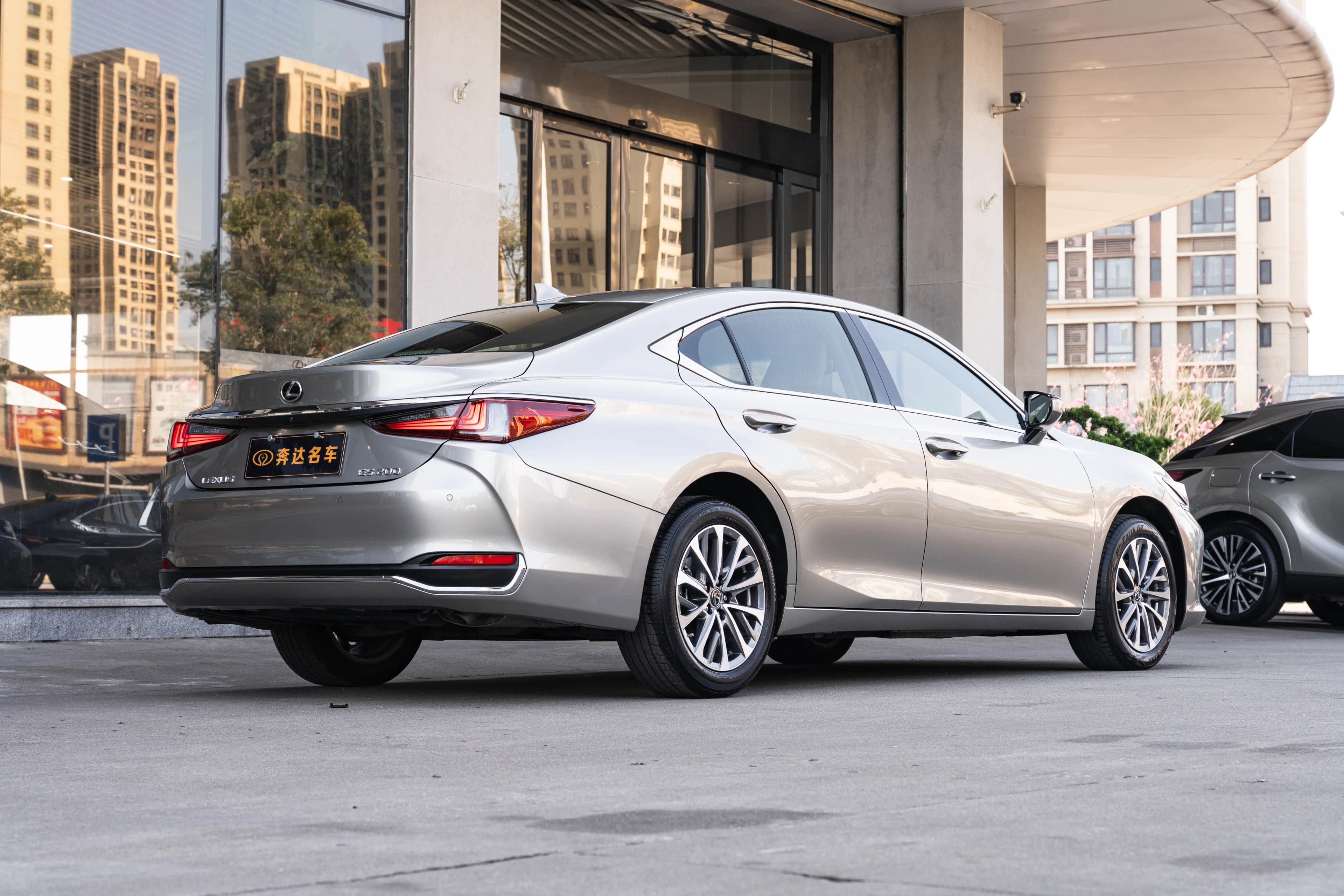 Lexus ES 2024 г. 23647 км. — фото 4