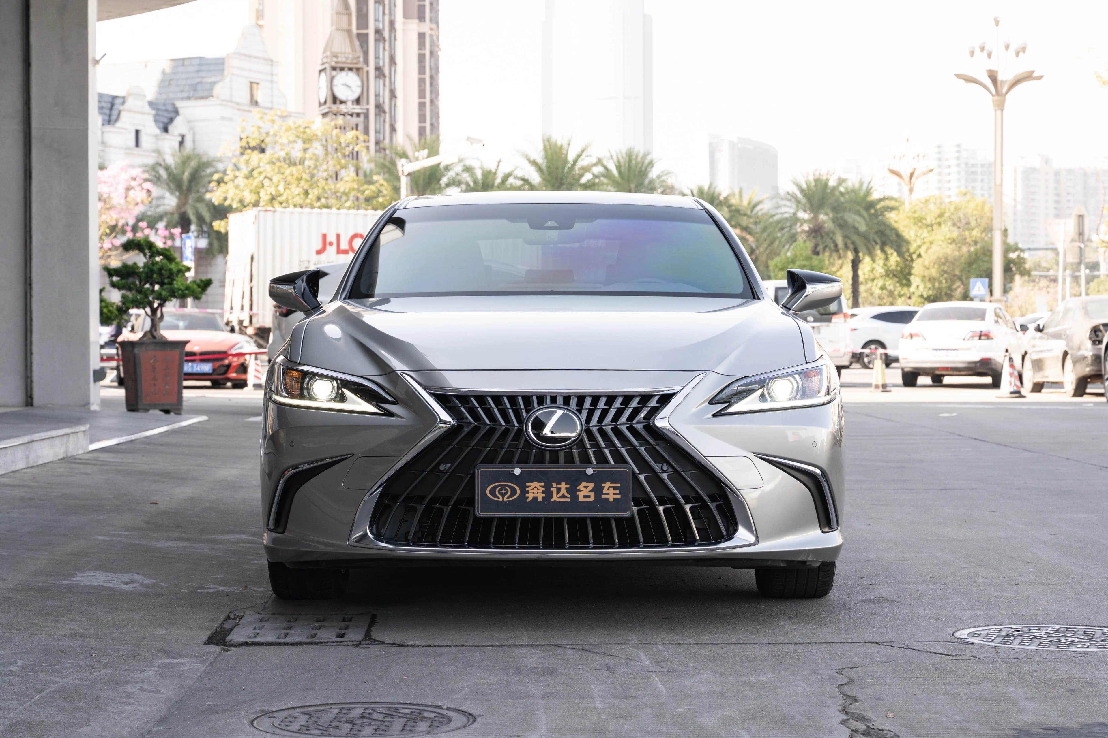 Lexus ES 2024 г. 27300 км. — фото 2