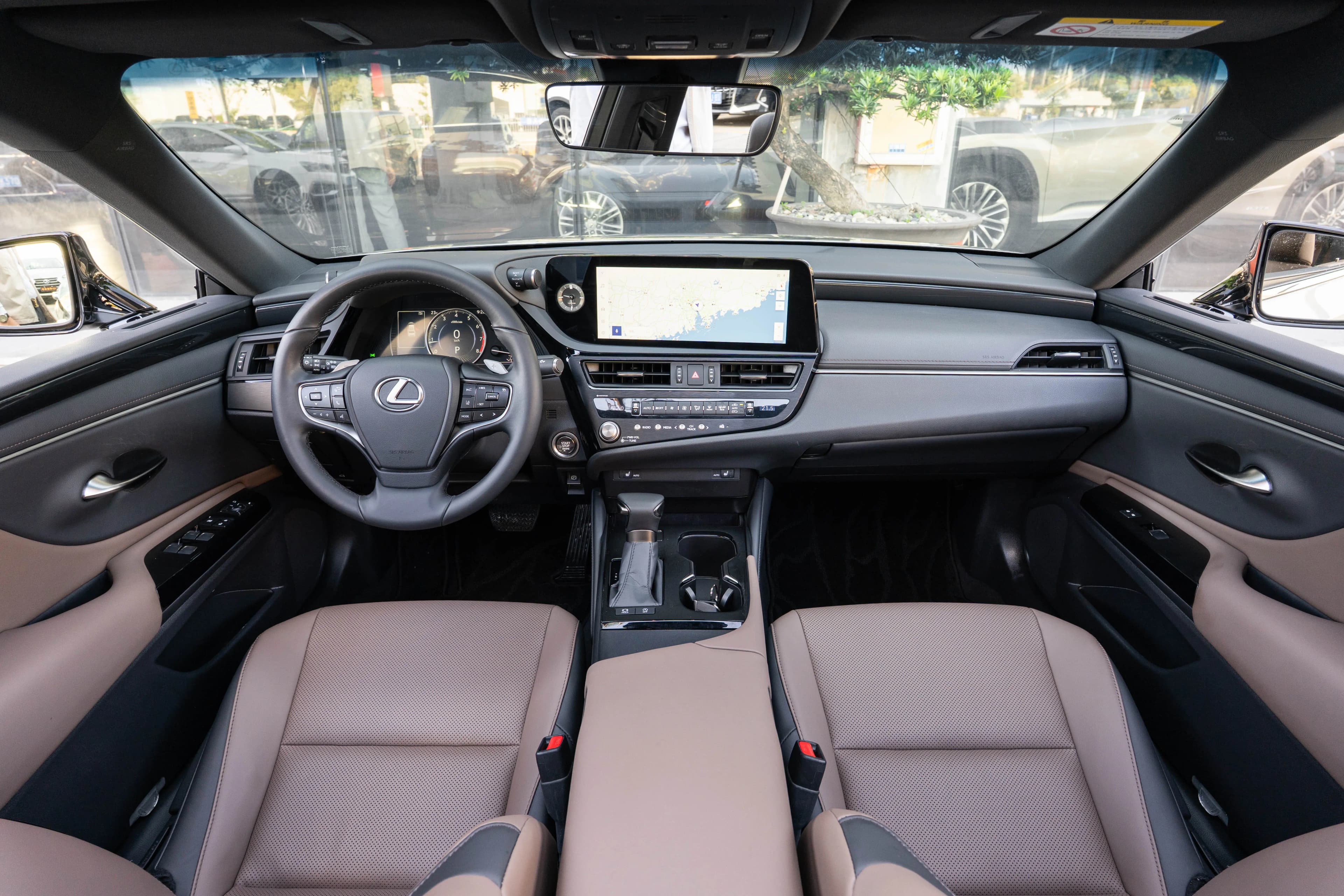 Lexus ES 2024 г. 27300 км. — фото 13