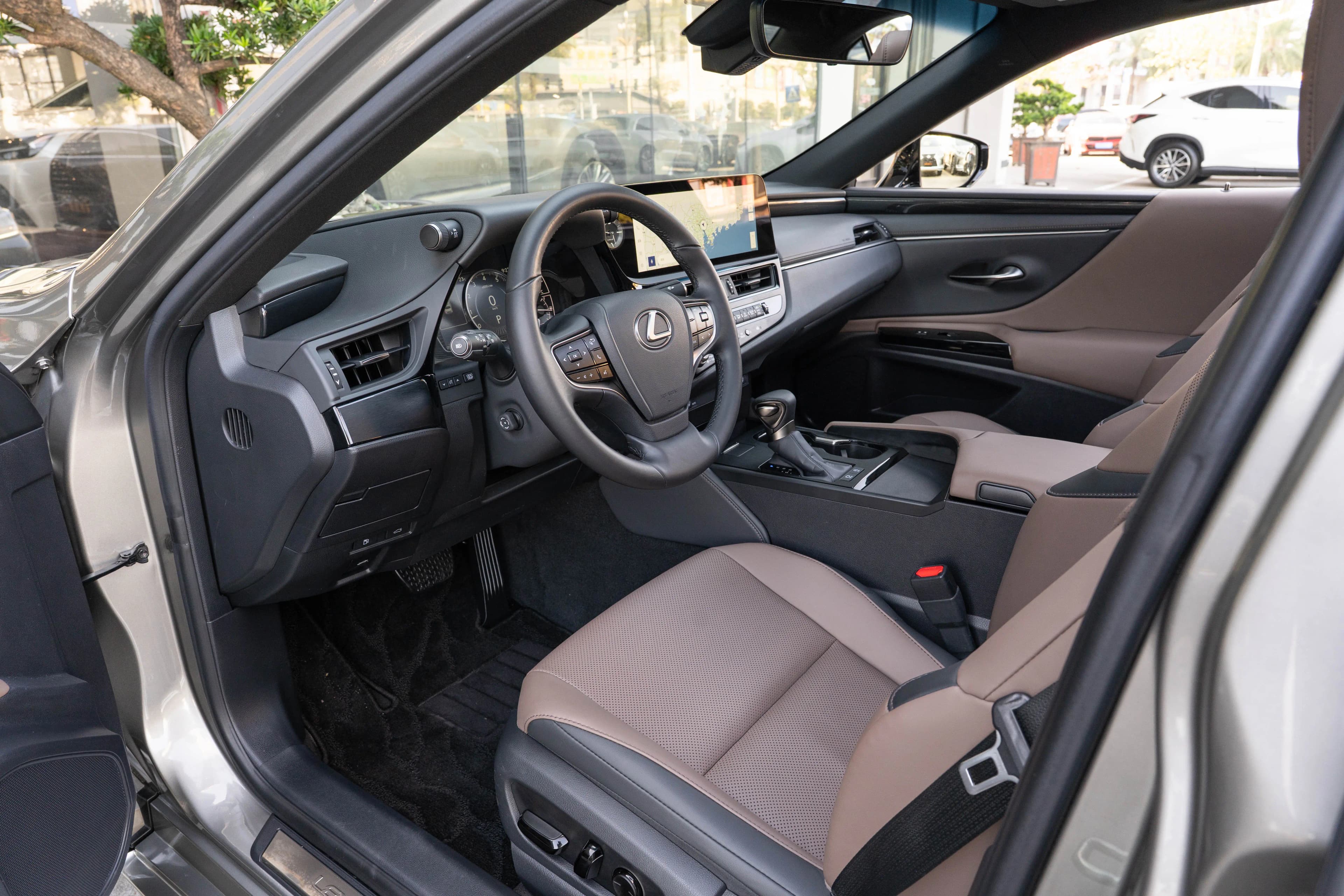 Lexus ES 2024 г. 27300 км. — фото 18