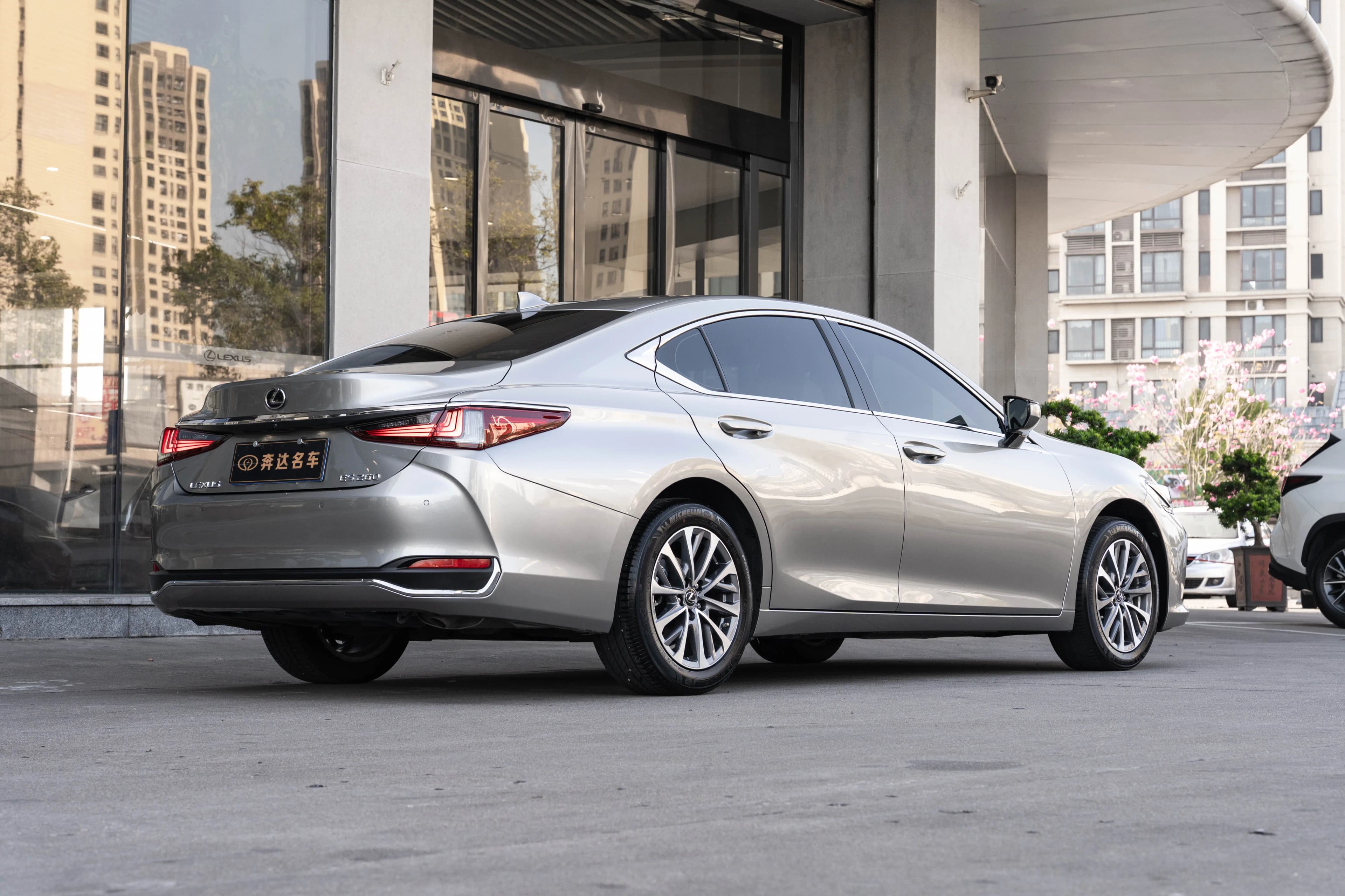 Lexus ES 2024 г. 27300 км. — фото 5