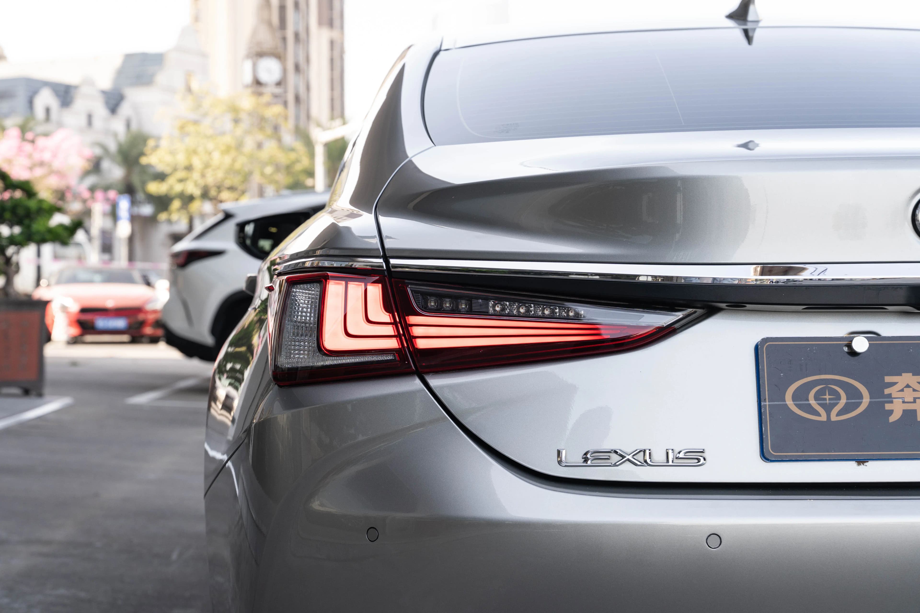 Lexus ES 2024 г. 27300 км. — фото 7
