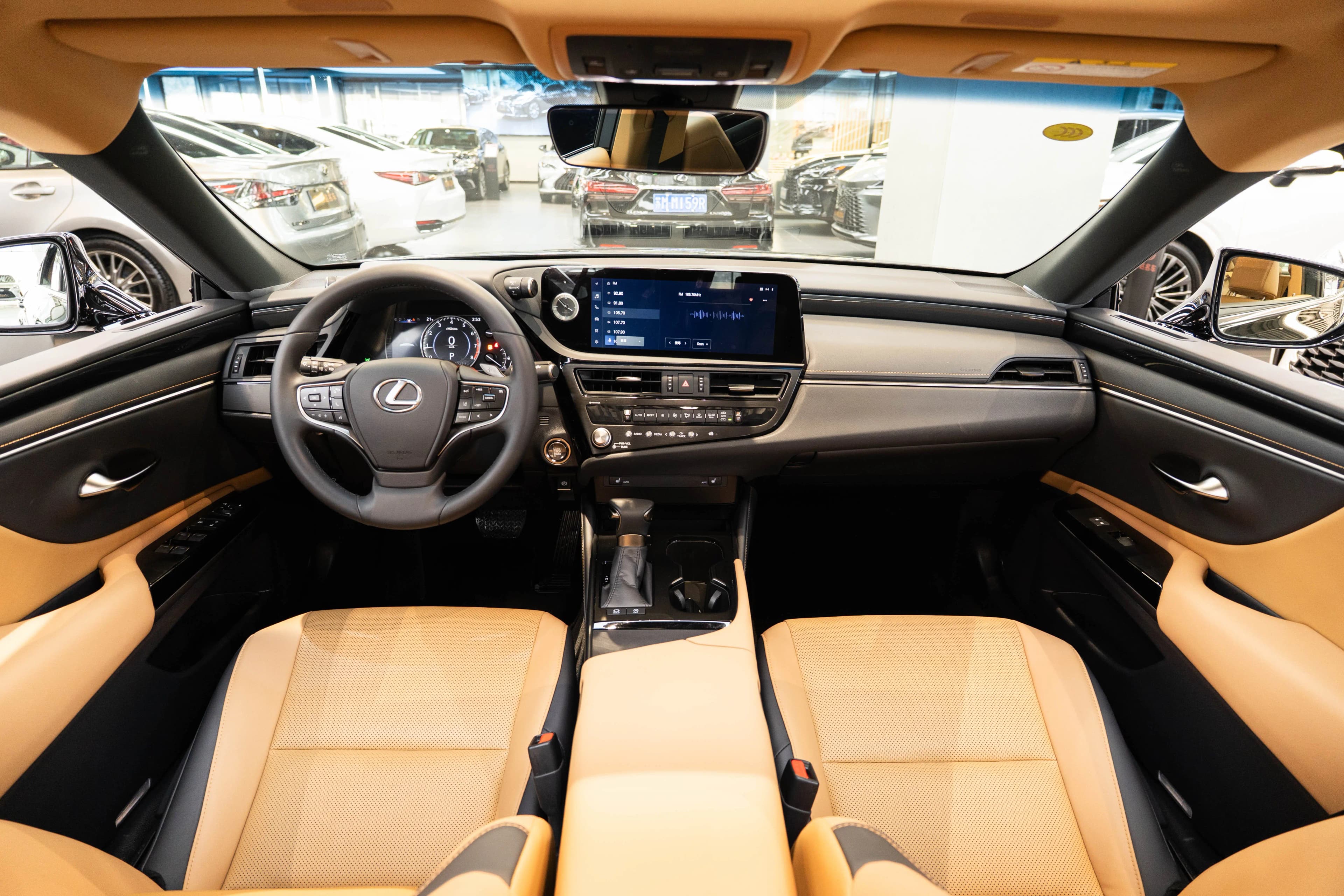 Lexus ES 2024 г. 16000 км. — фото 15
