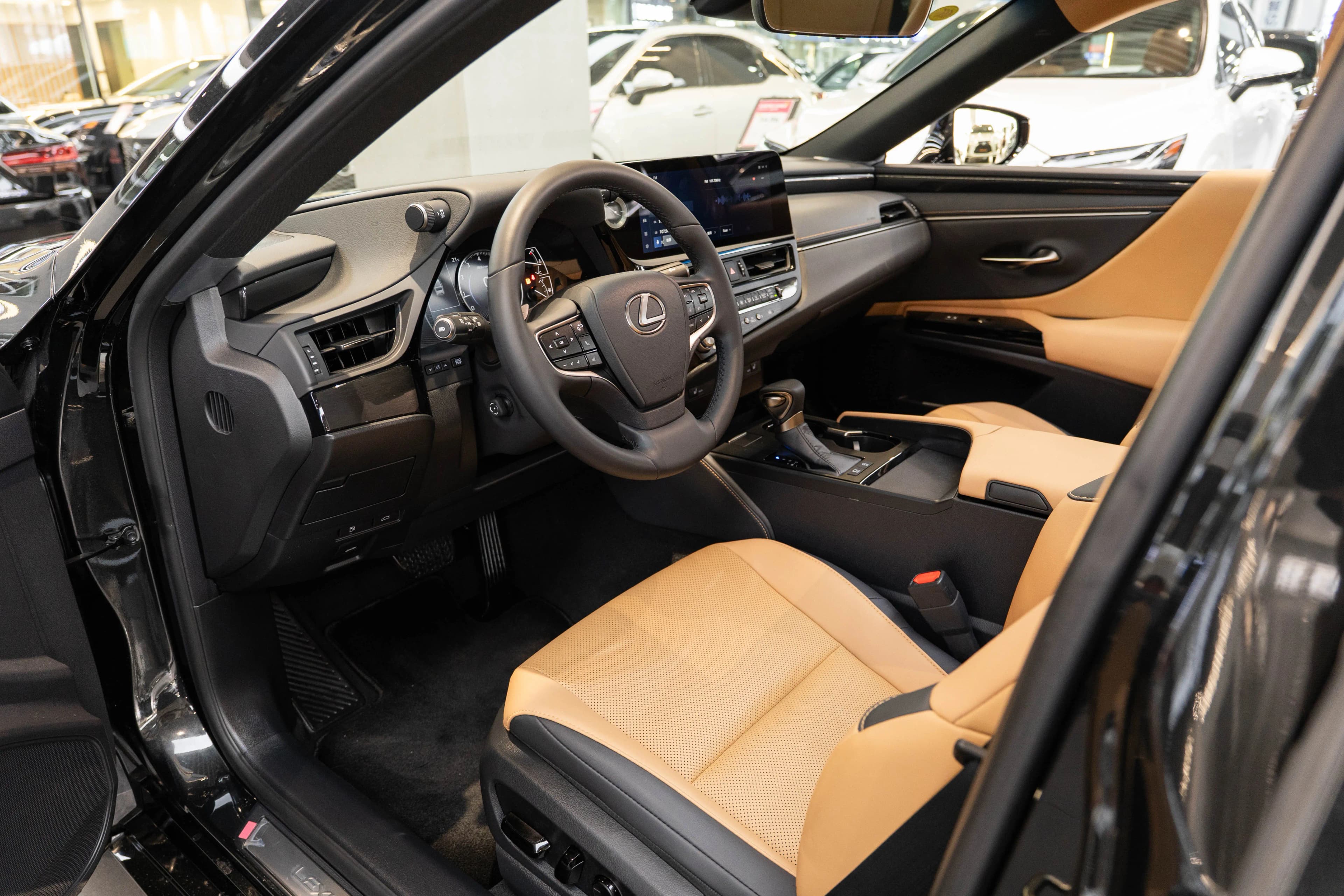 Lexus ES 2024 г. 16000 км. — фото 19