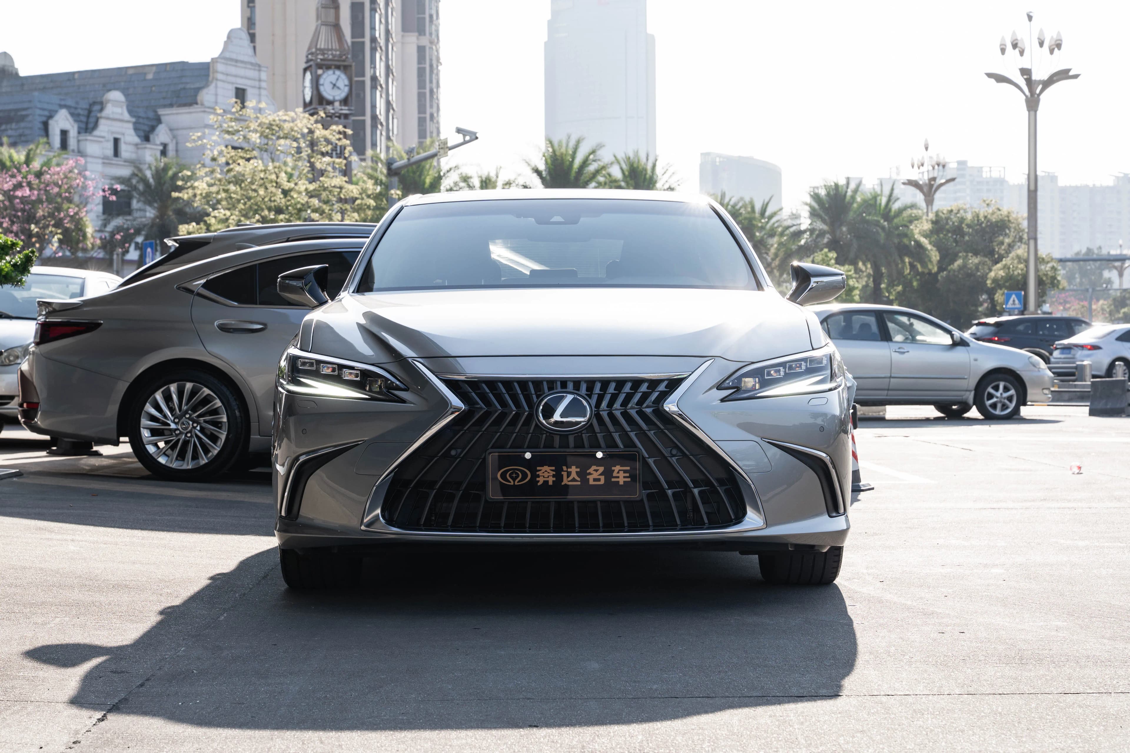 Lexus ES 2023 г. 25200 км. — фото 2