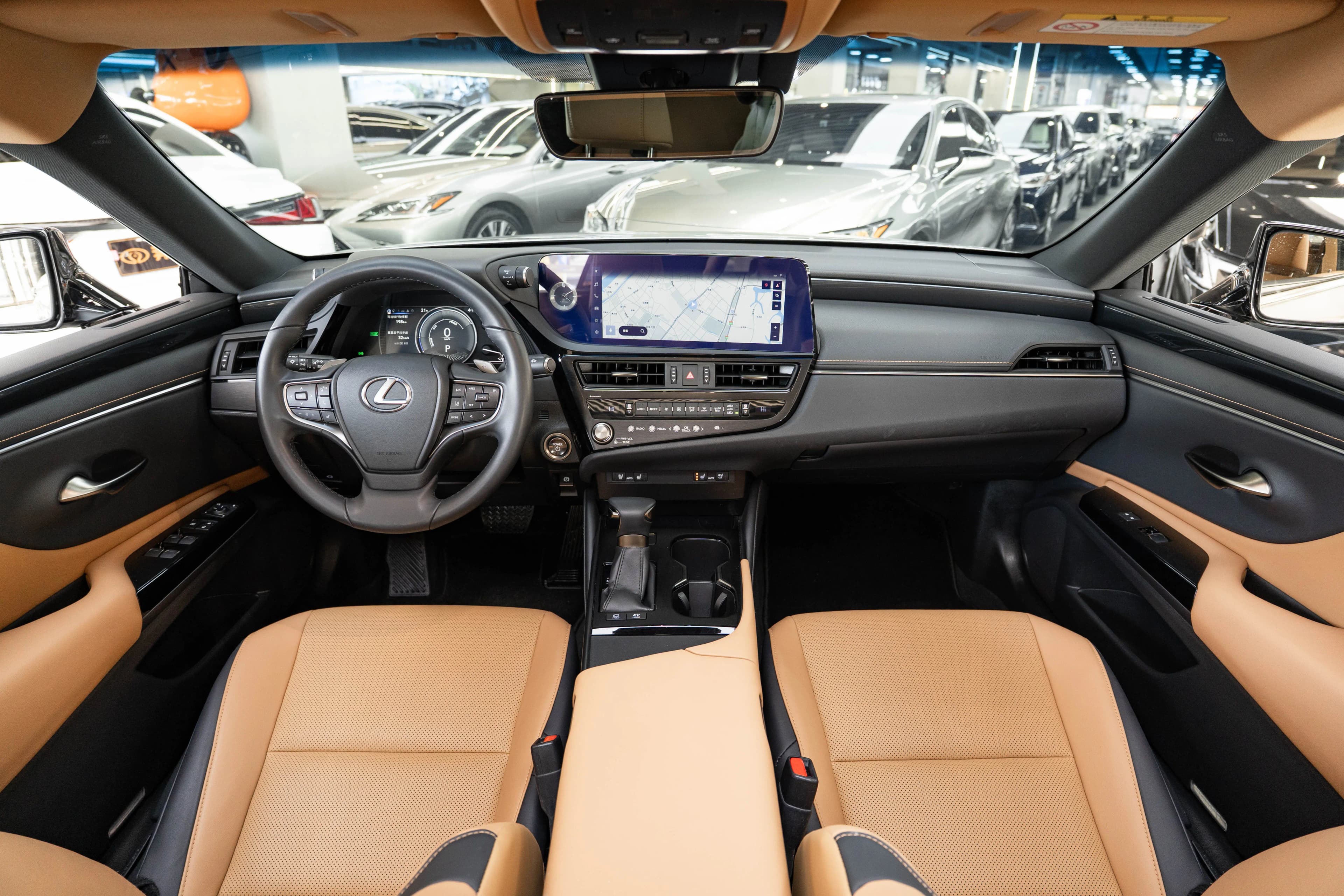 Lexus ES 2023 г. 25200 км. — фото 14