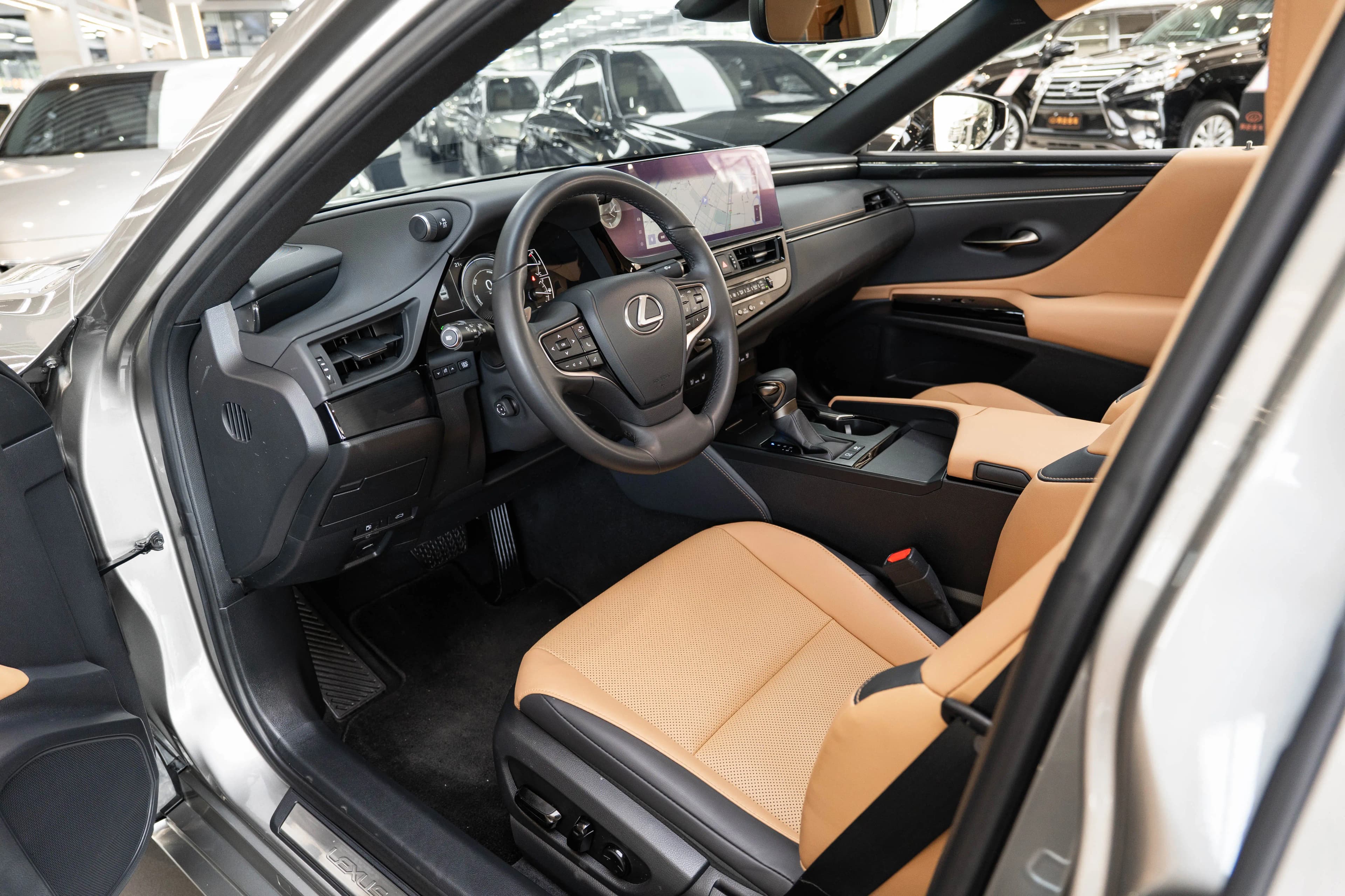 Lexus ES 2023 г. 25200 км. — фото 19