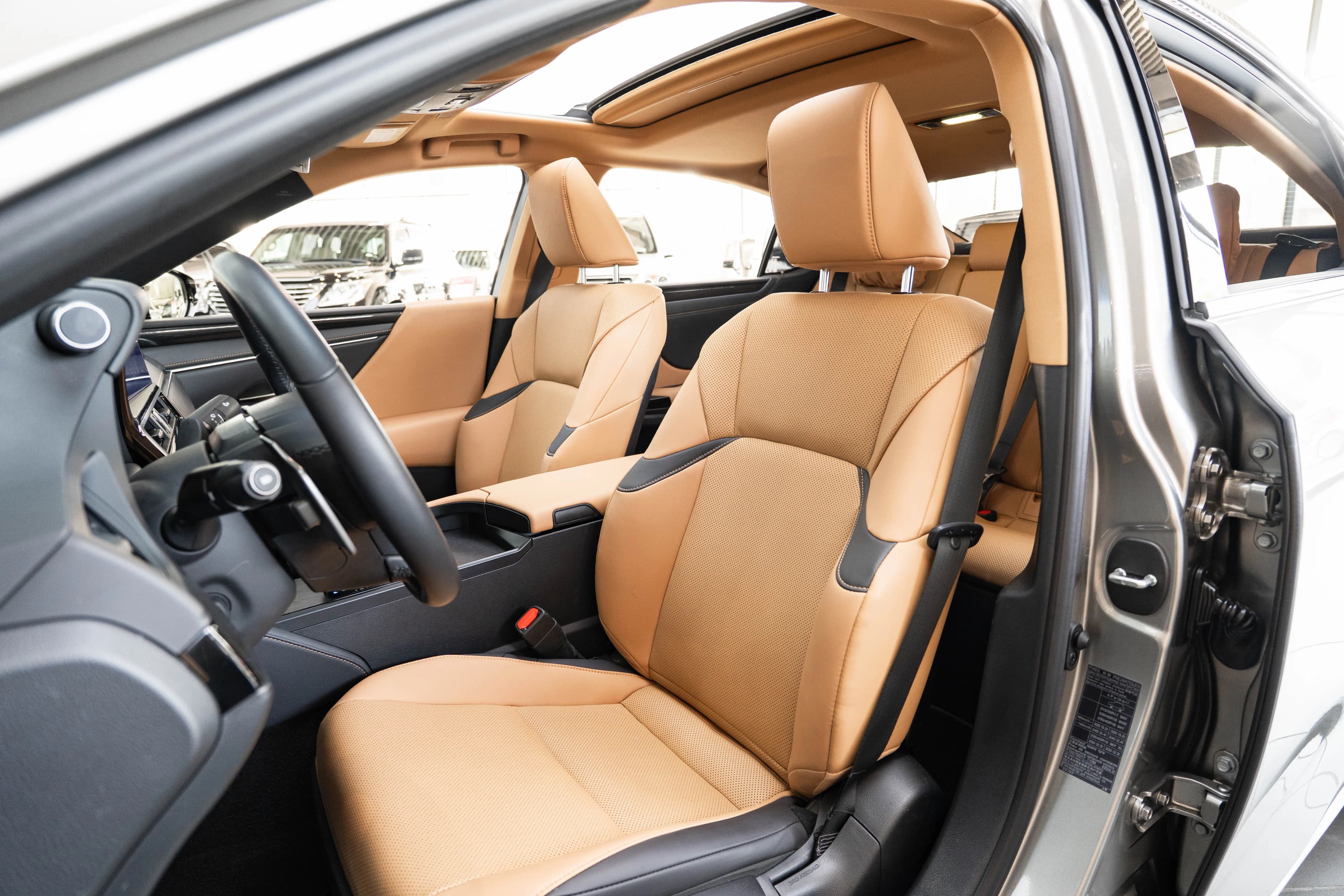 Lexus ES 2023 г. 25200 км. — фото 20
