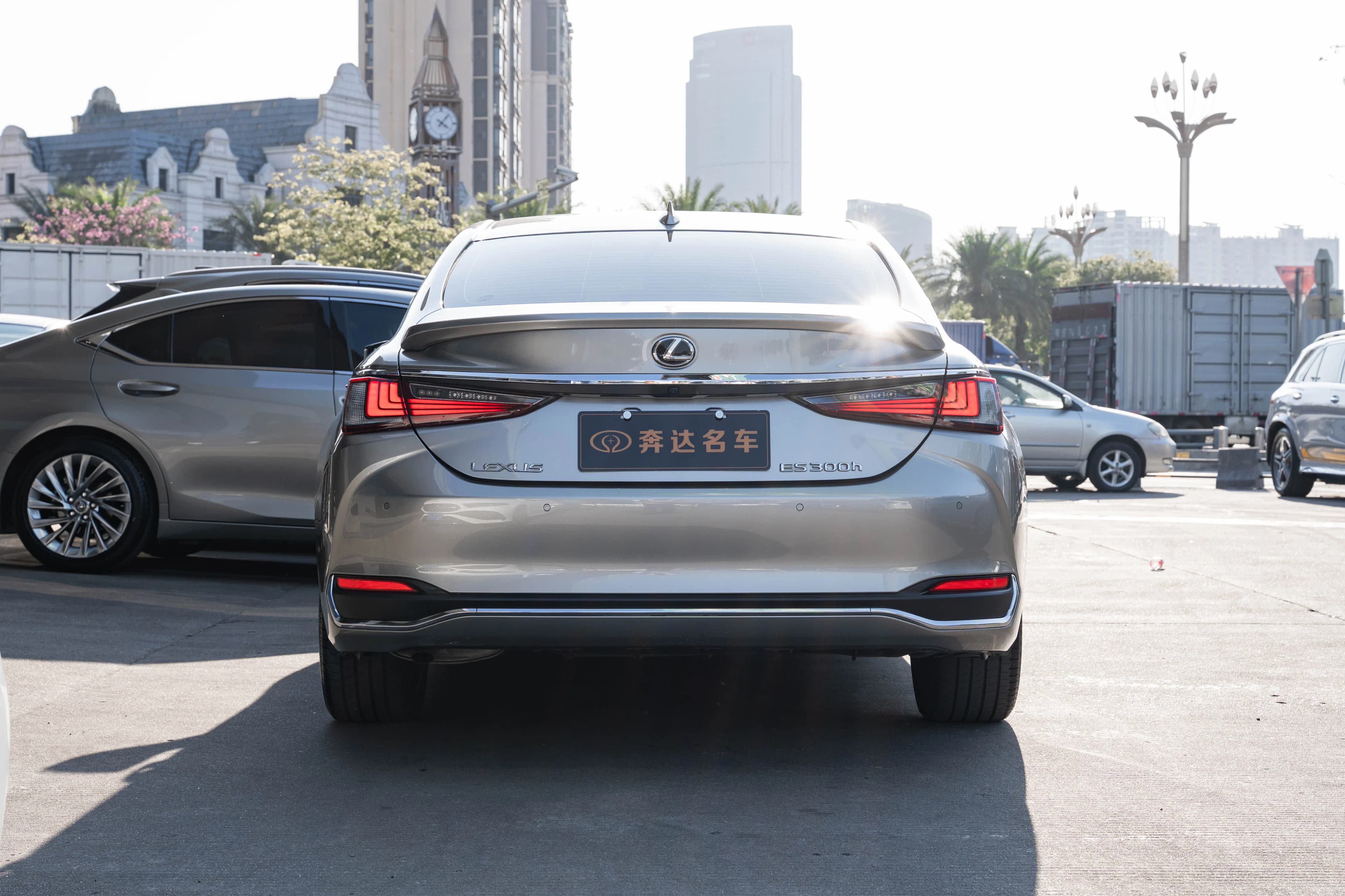 Lexus ES 2023 г. 25200 км. — фото 4
