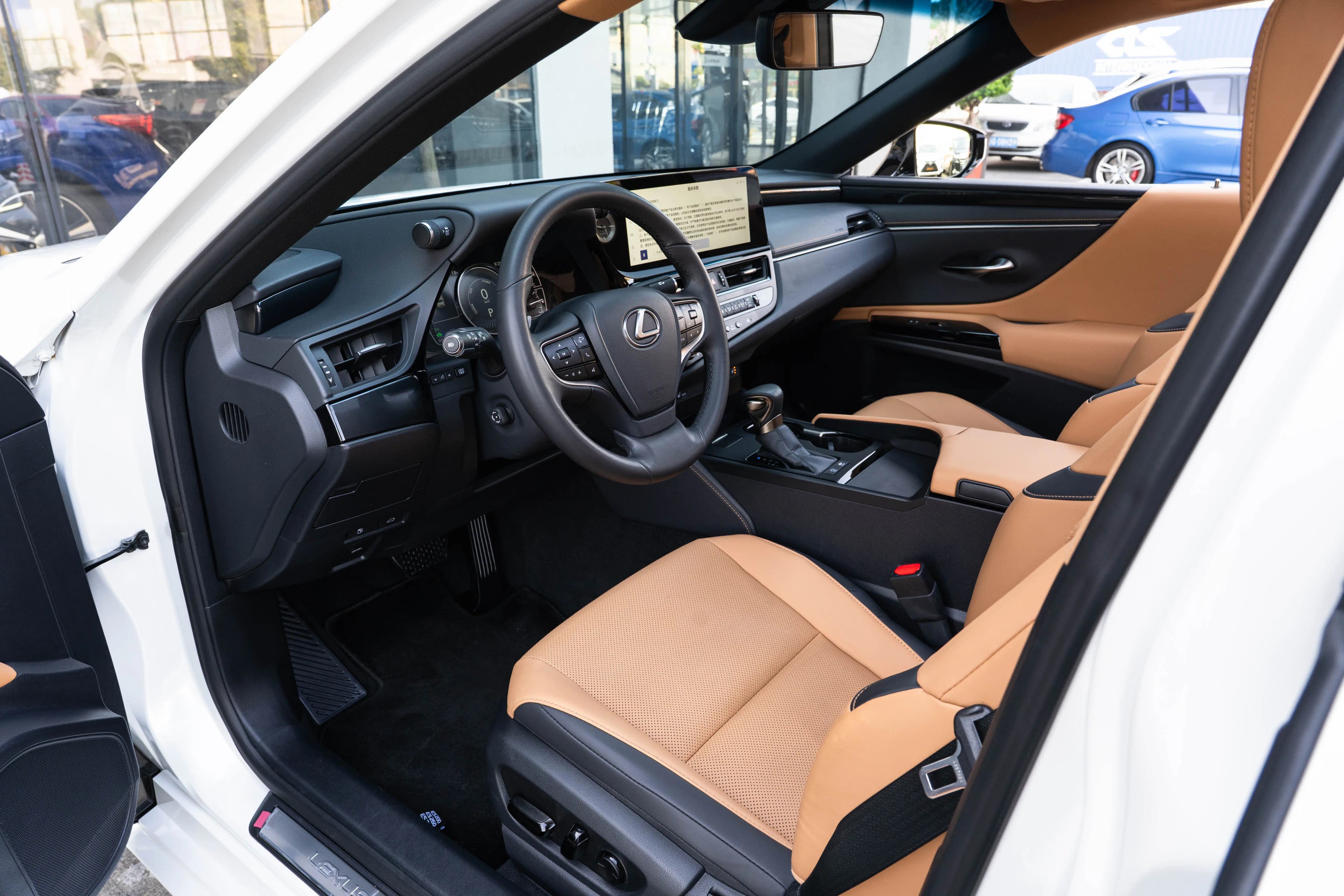 Lexus ES 2024 г. 17300 км. — фото 18