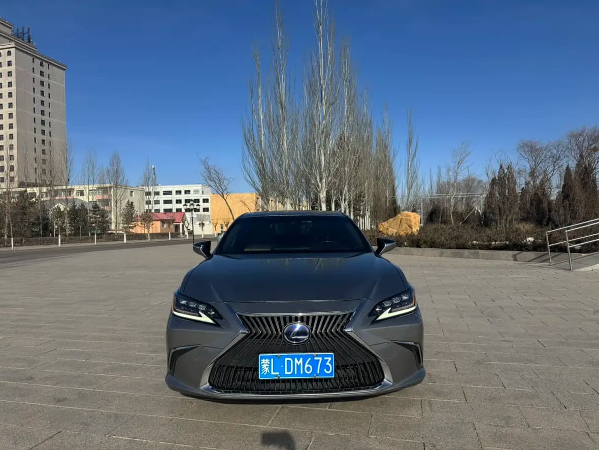 Lexus ES 2021 г. 90000 км. — фото 2
