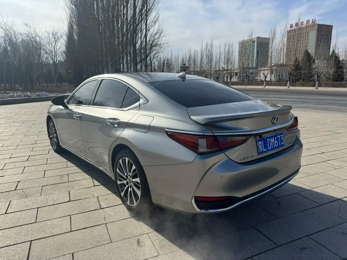 Lexus ES 2021 г. 90000 км. — фото 4