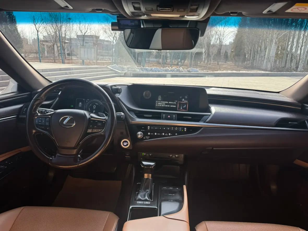 Lexus ES 2021 г. 90000 км. — фото 6