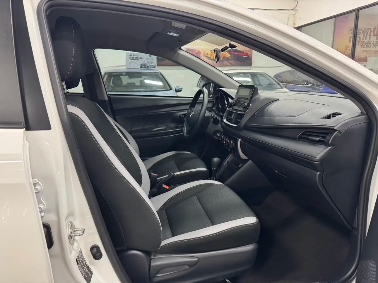 Toyota Yaris L 2021 г. 32017 км. — фото 13