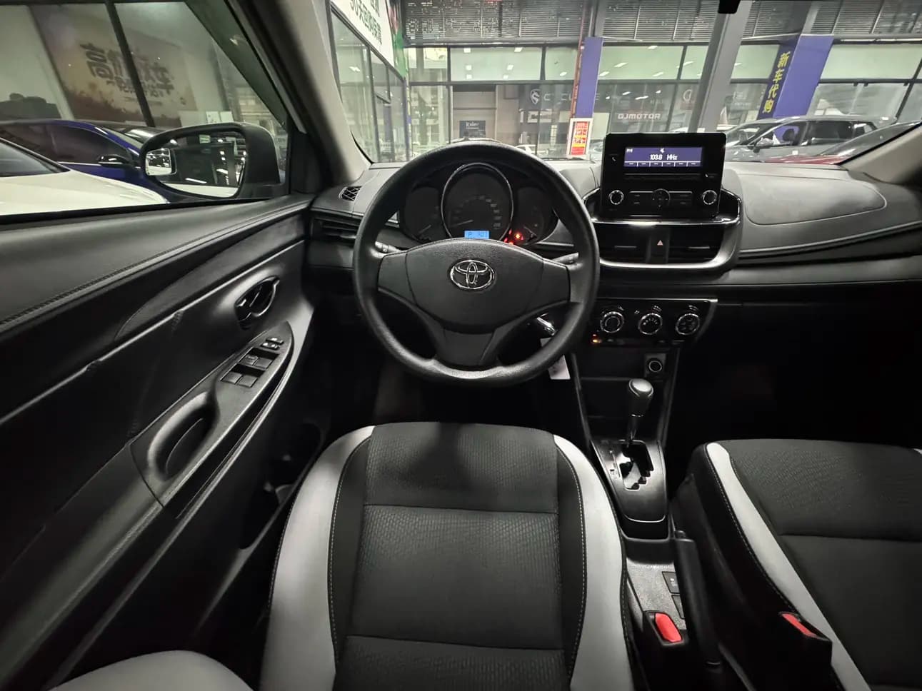 Toyota Yaris L 2021 г. 32017 км. — фото 16