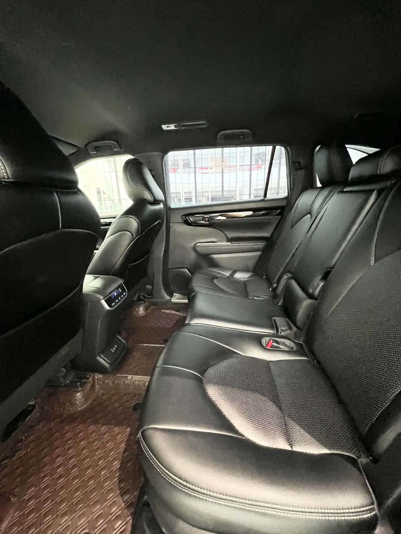 Toyota Crown Kluger 2023 г. 63000 км. — фото 13