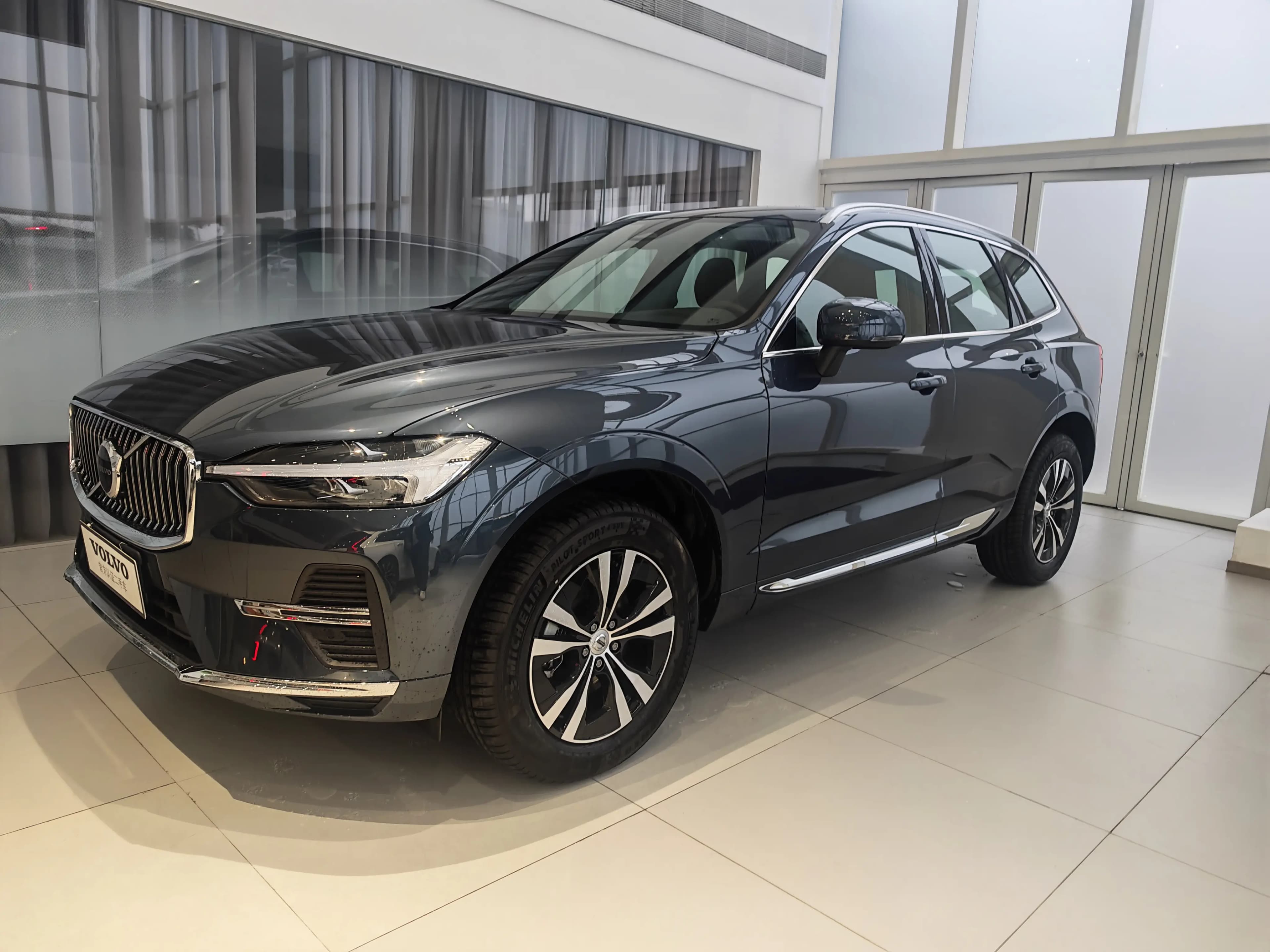 Volvo XC60 2025 г. 3019 км.